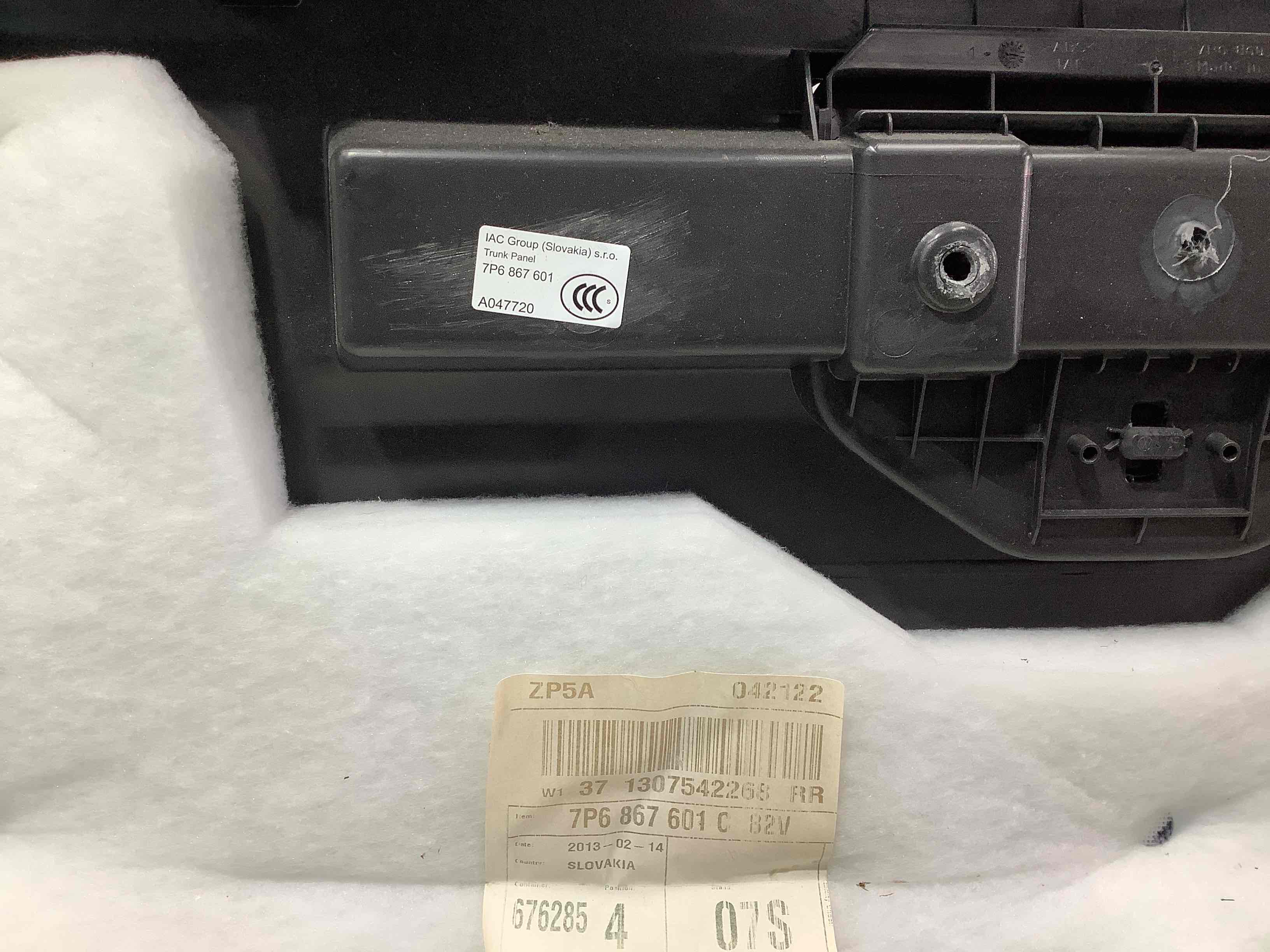 Обшивка кришки багажника