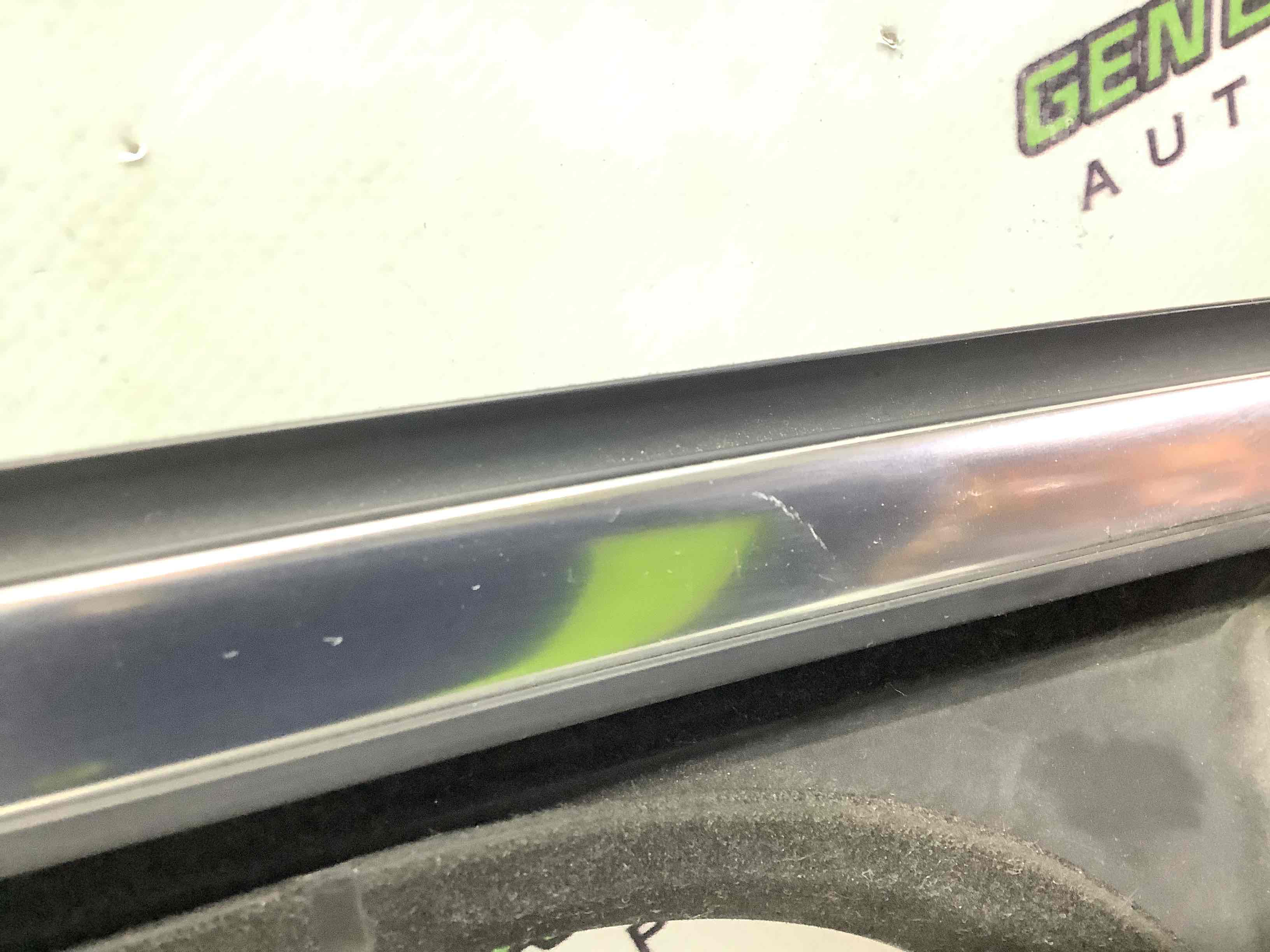 Молдинг двері передньої лівої