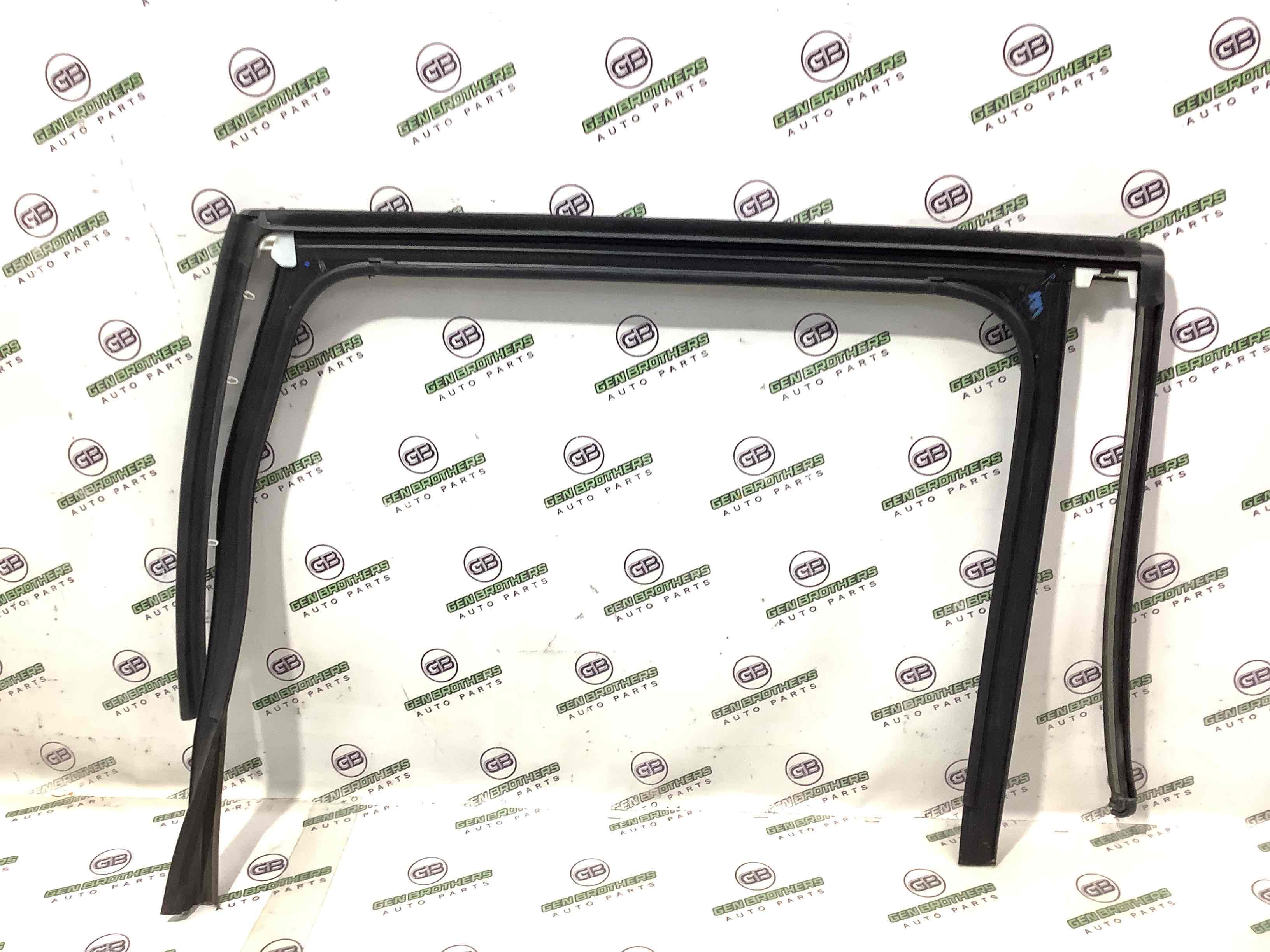 Молдинг двері задньої лівої