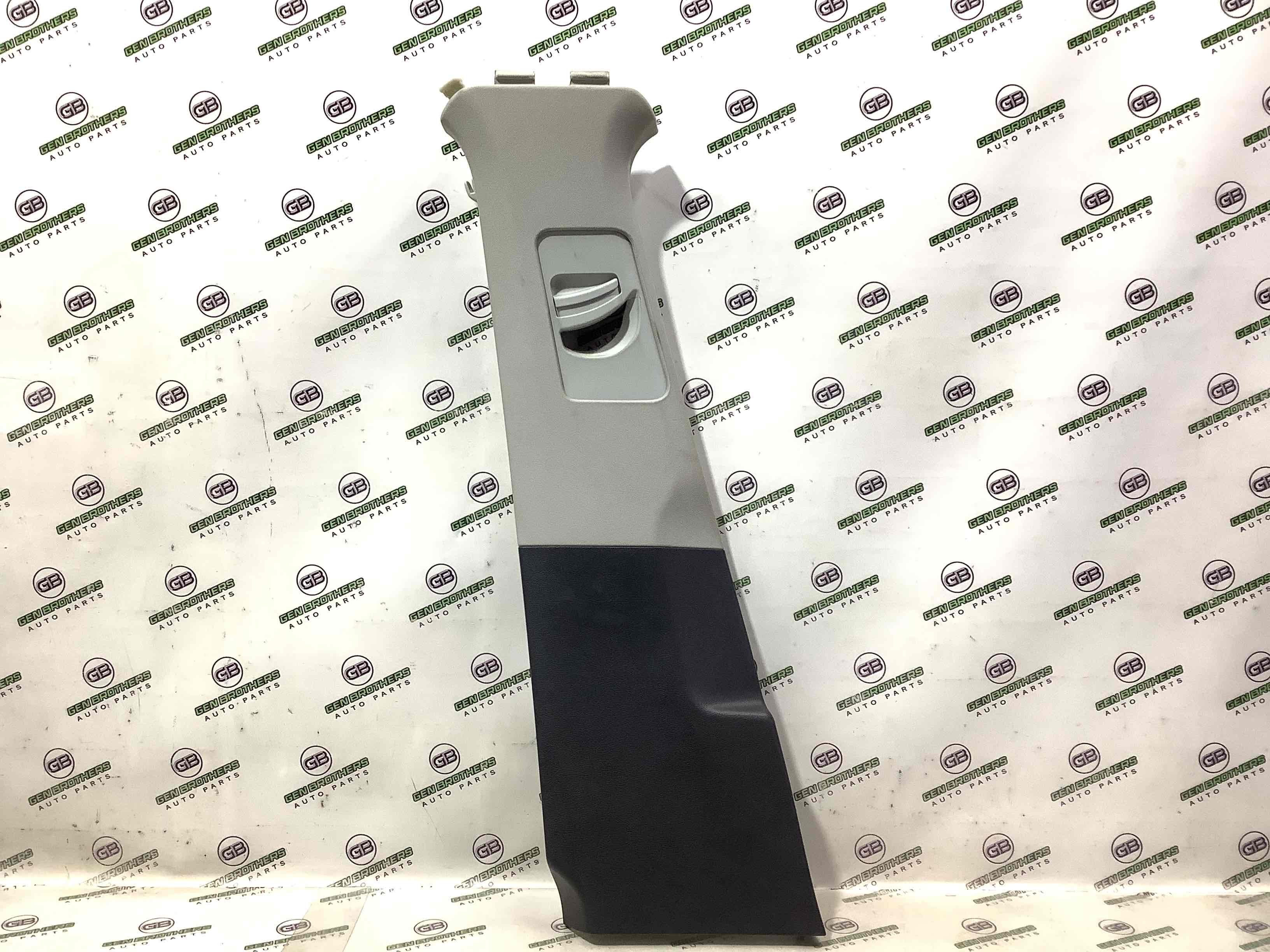 Обшивка центральної стійки ліва