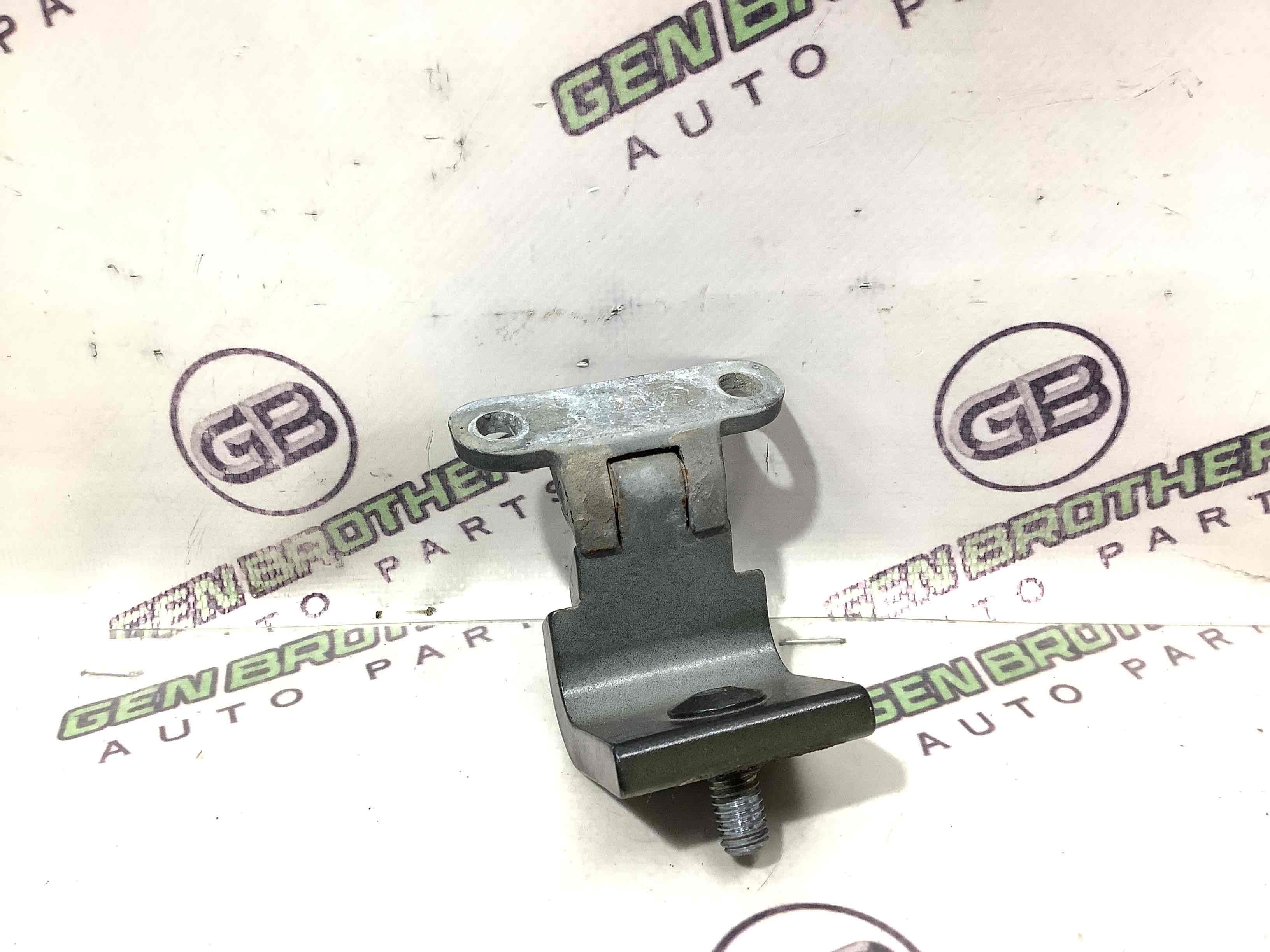 Петля кришки багажника, двері багажника