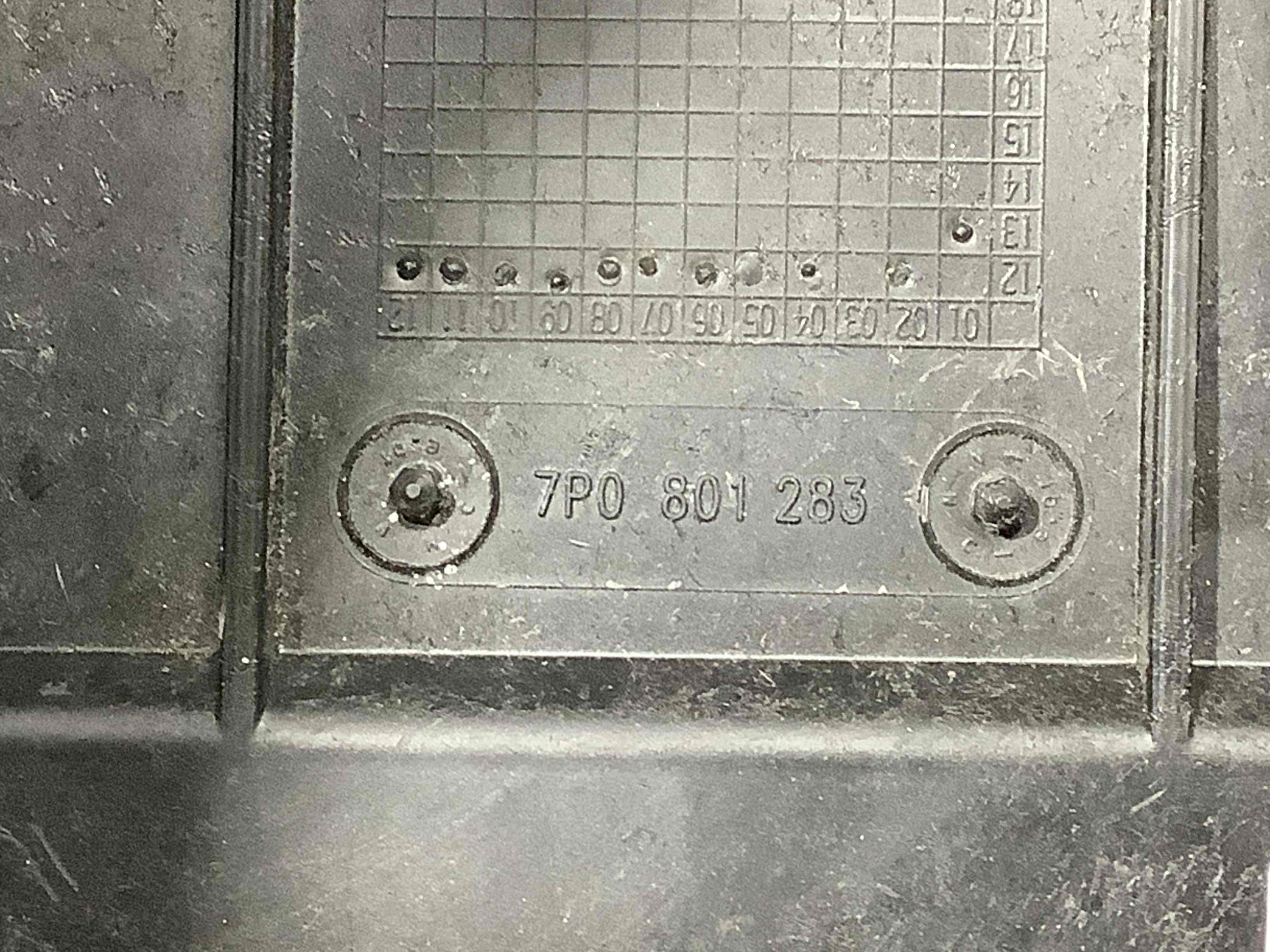 Полиця акумулятора, кришка, кріплення майданчик АКБ