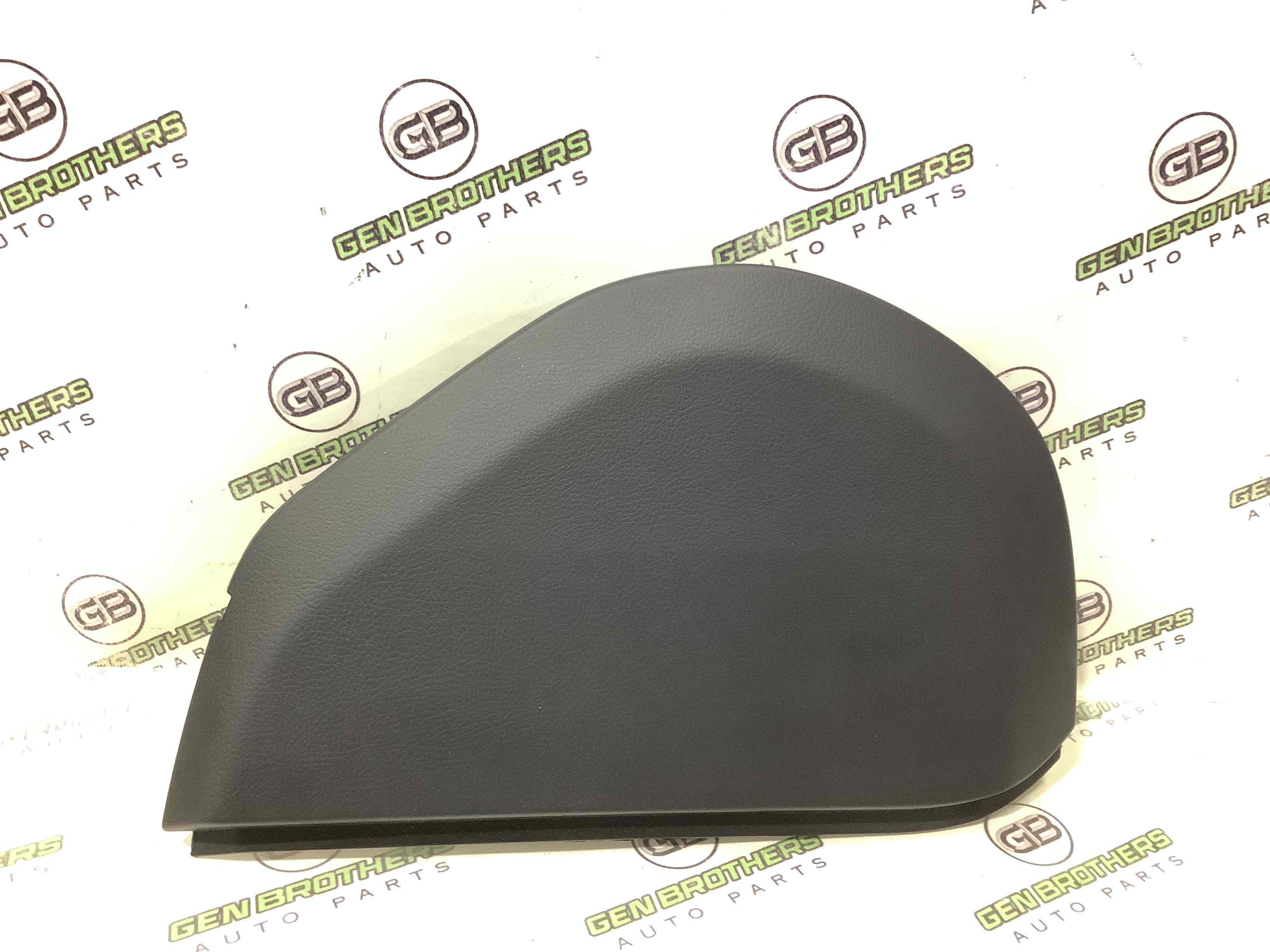 Обшивка панелі приладів торпедо