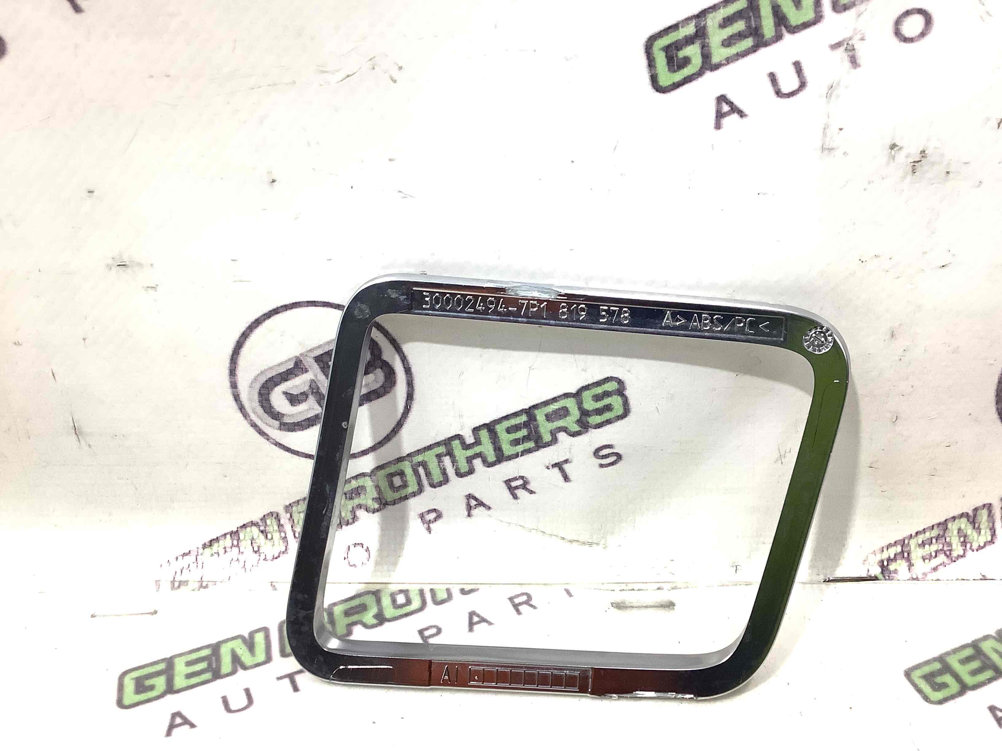 Обшивка панелі приладів торпедо