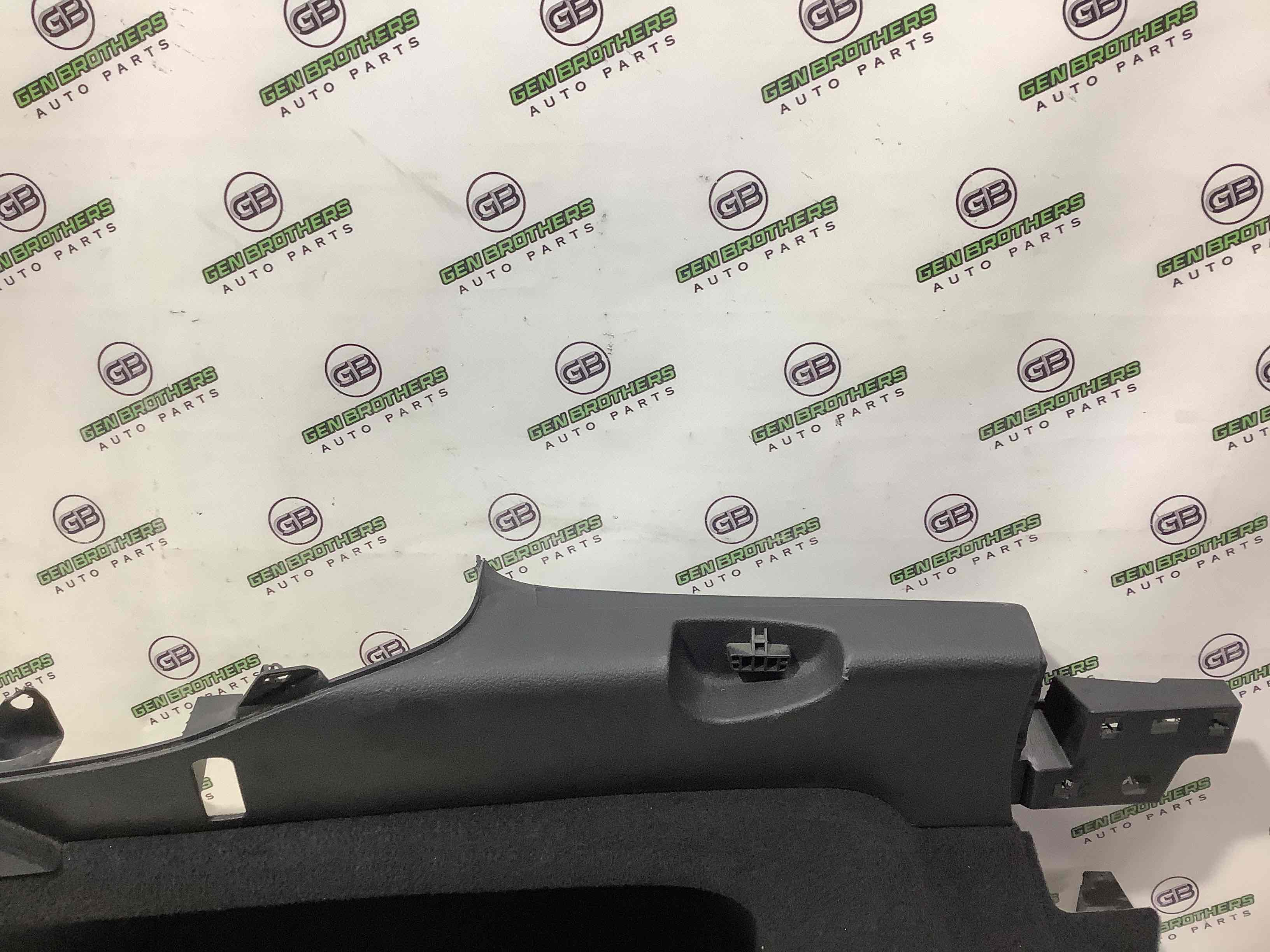 Елементи оздоблення багажника