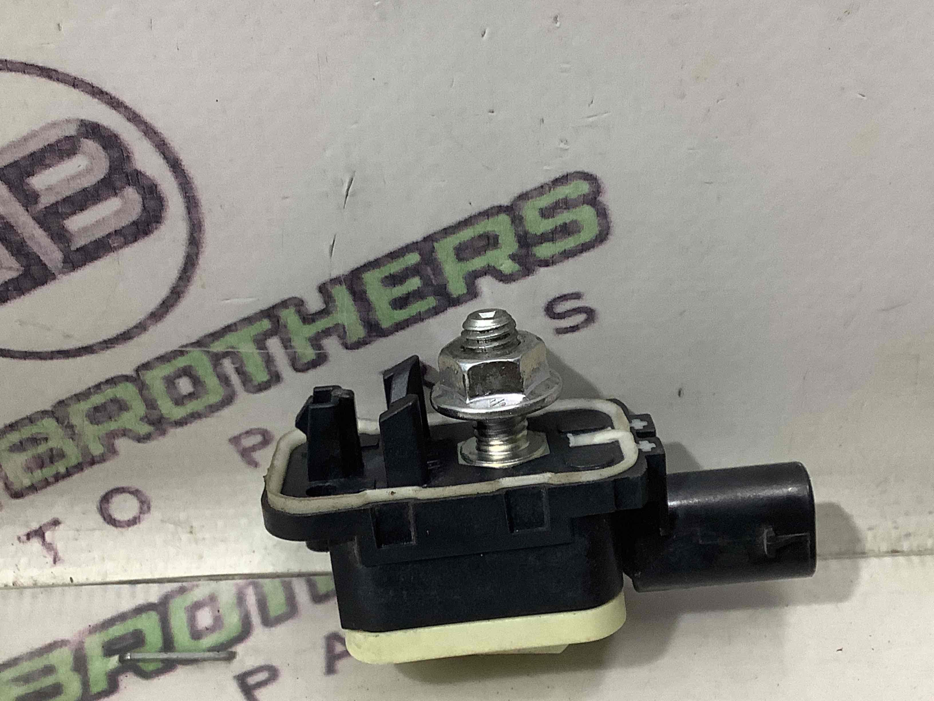 Датчик удару Airbag бічний