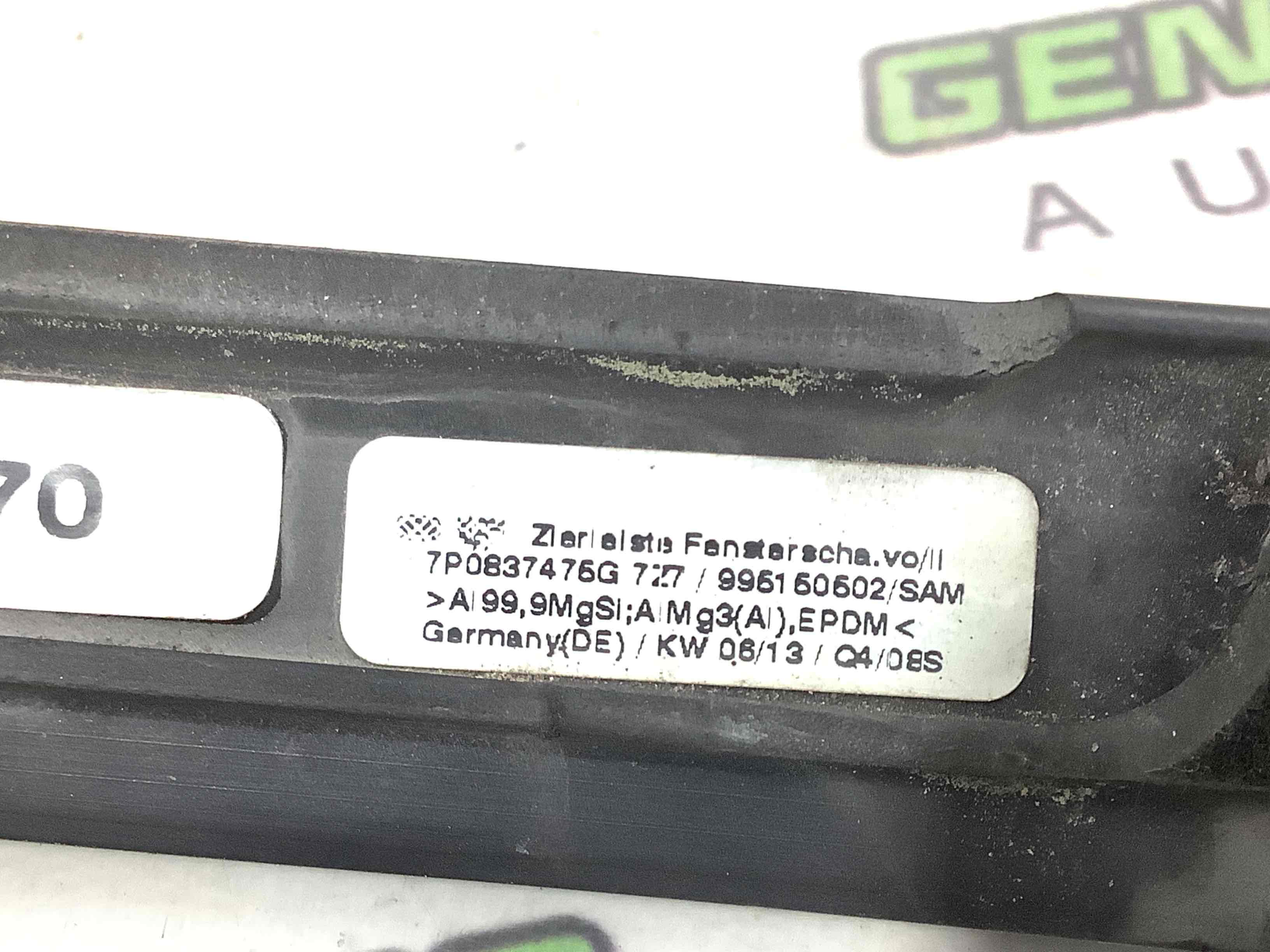 Молдинг двері передньої лівої