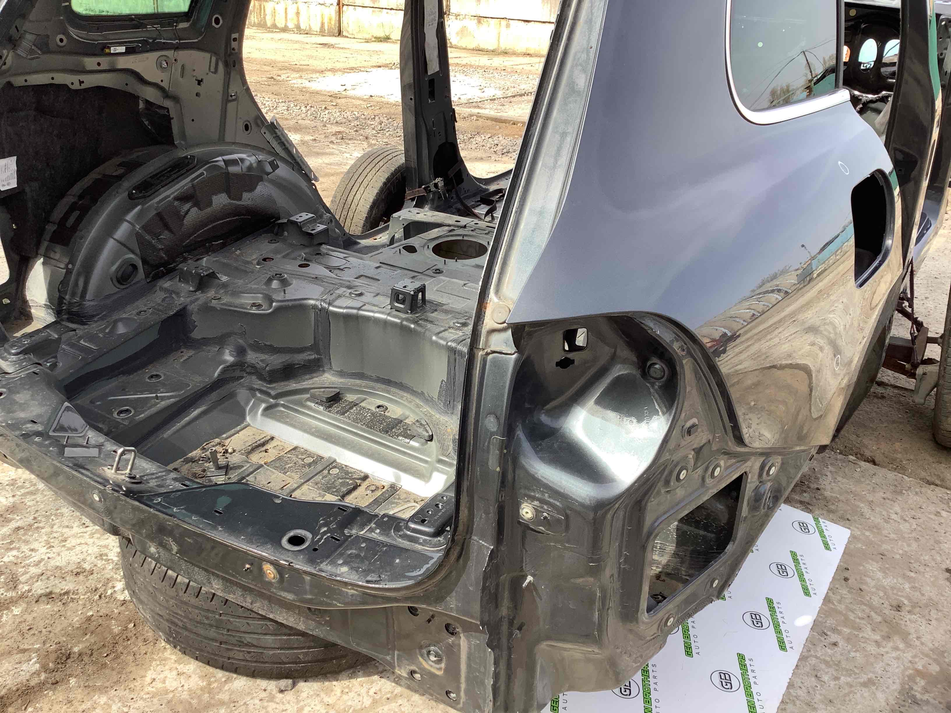 Чверть задня права