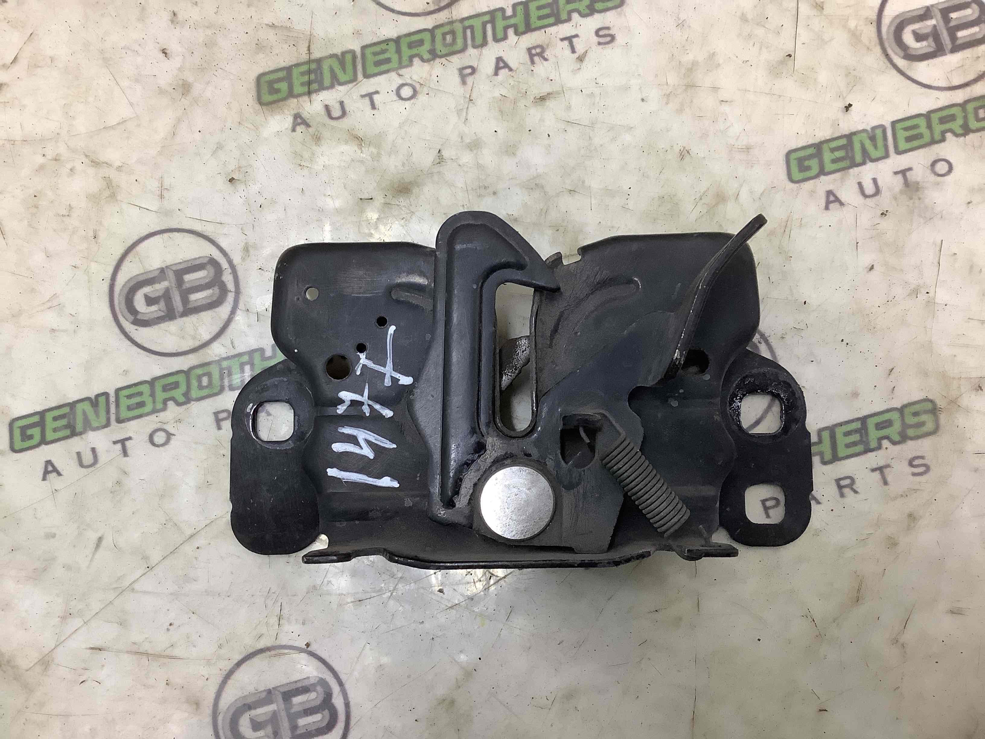 Замок капота, трос капота