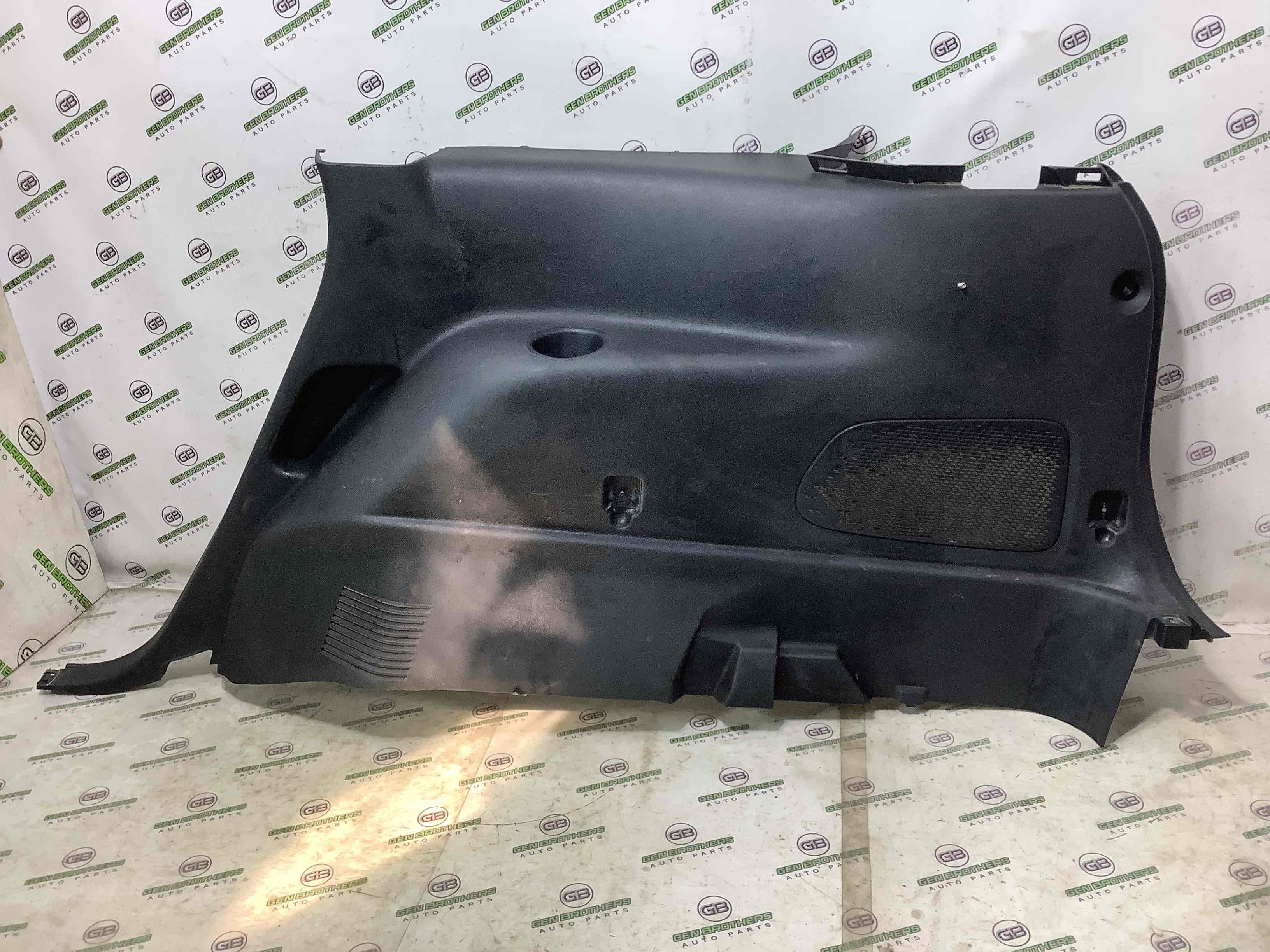 Элементы отделки багажника