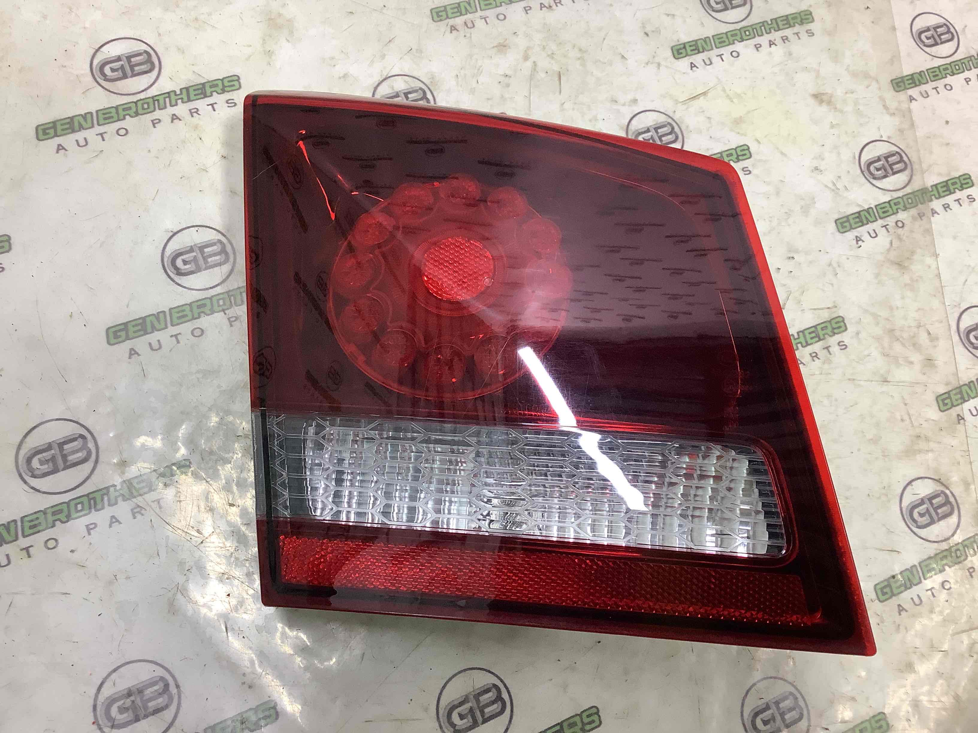 Фонарь задний левый