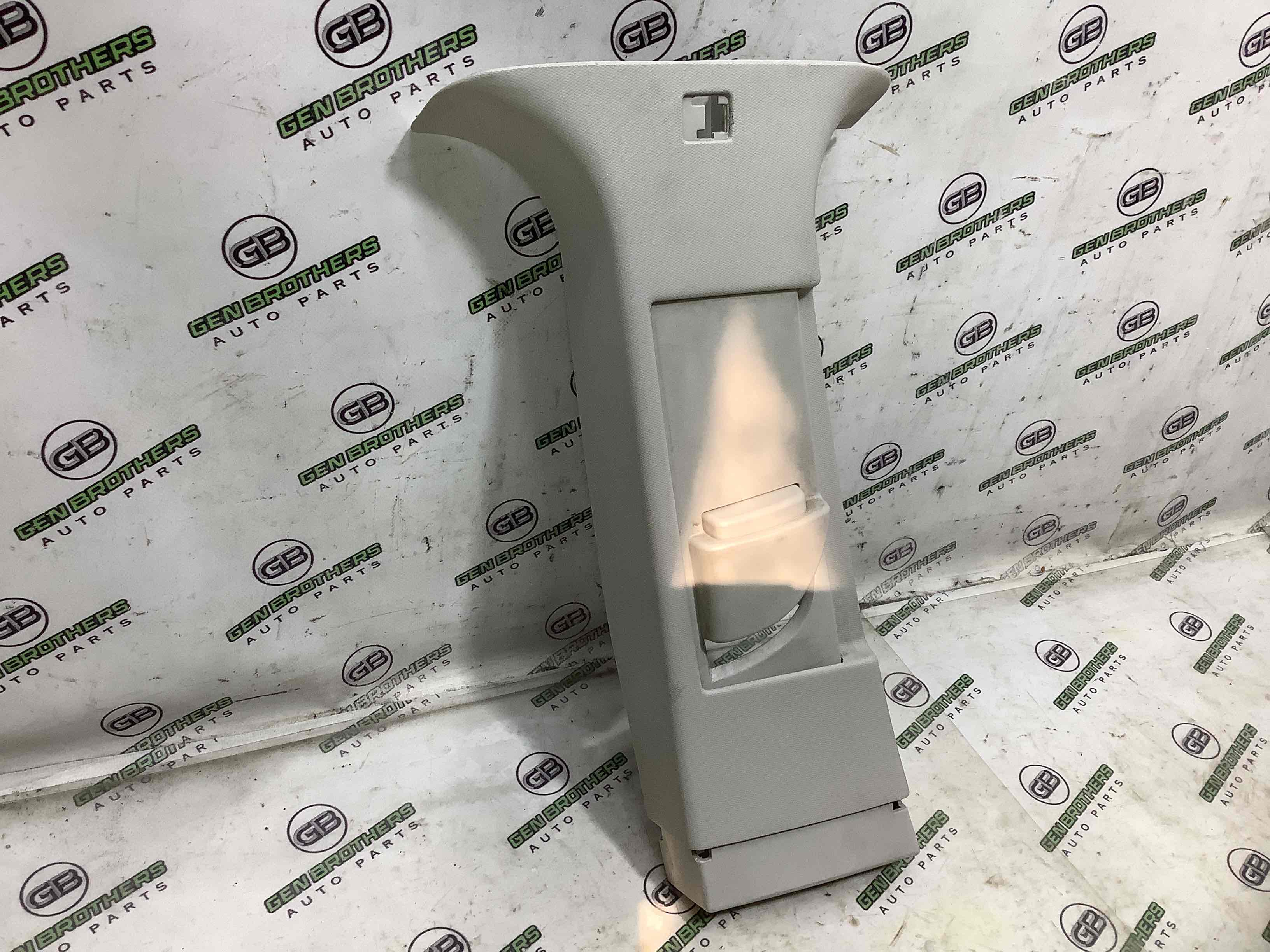 Обшивка центральної стійки ліва