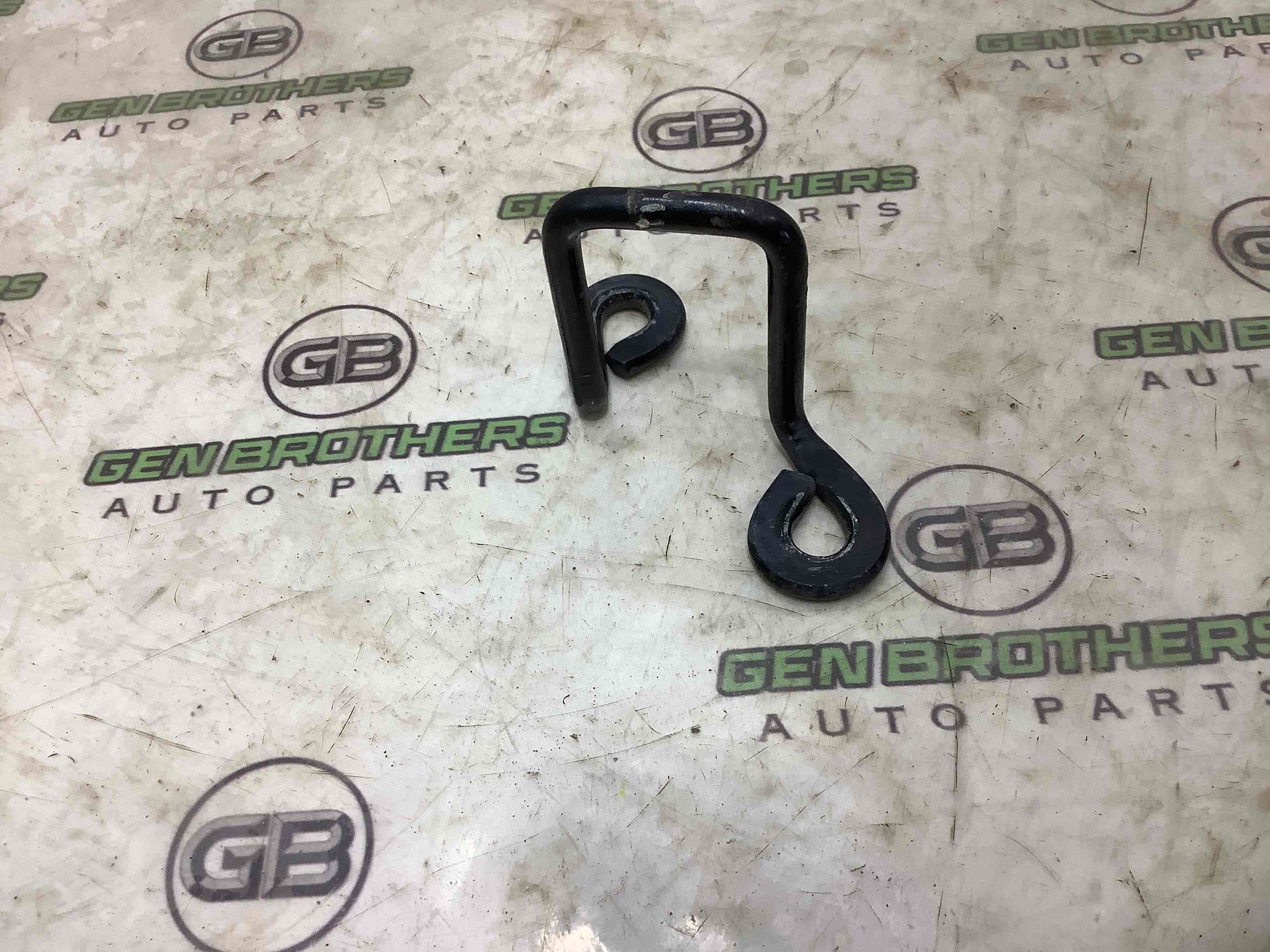 Петля капота, кронштейн капота