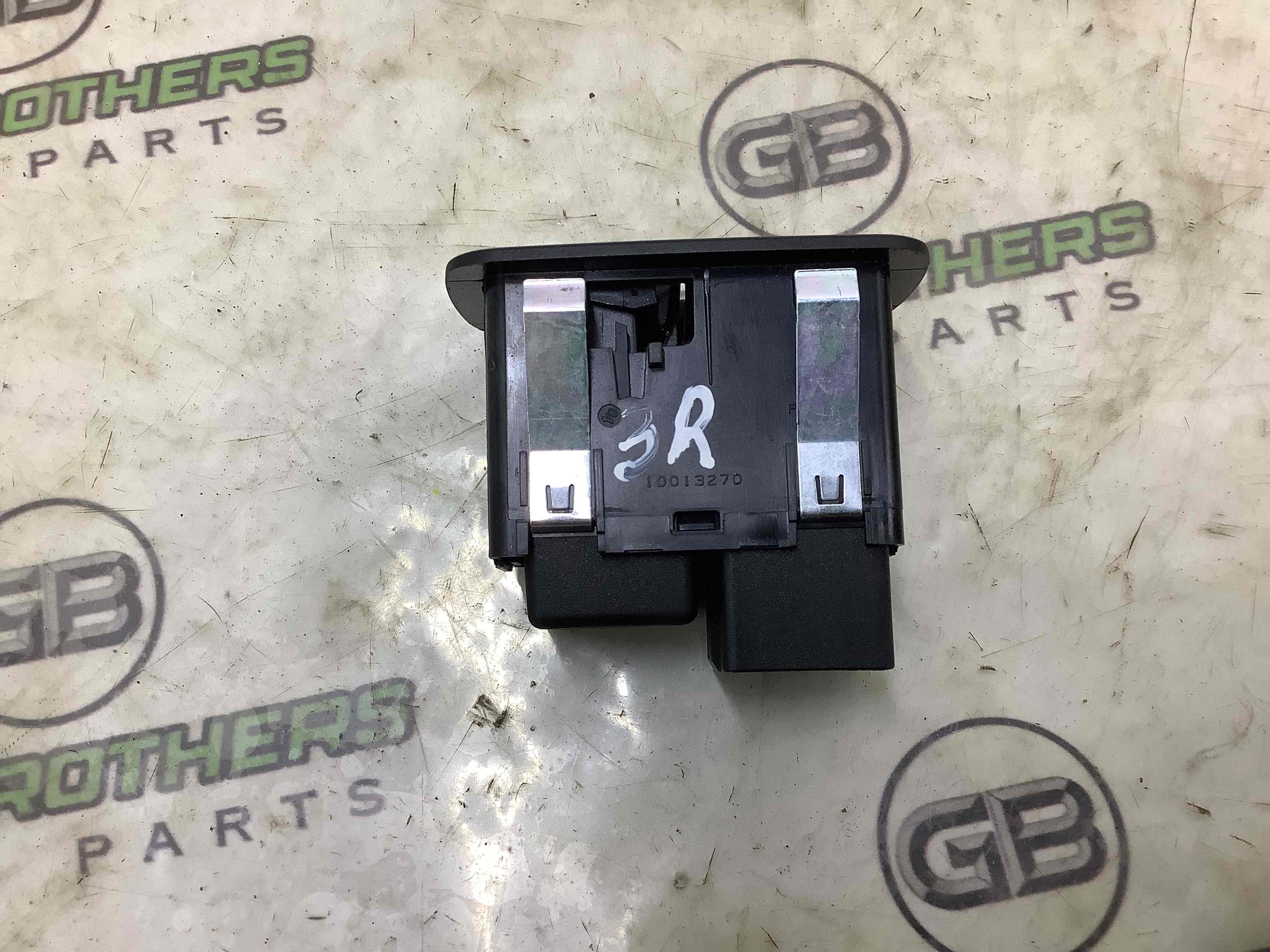 Кнопки управления стеклоподъемниками