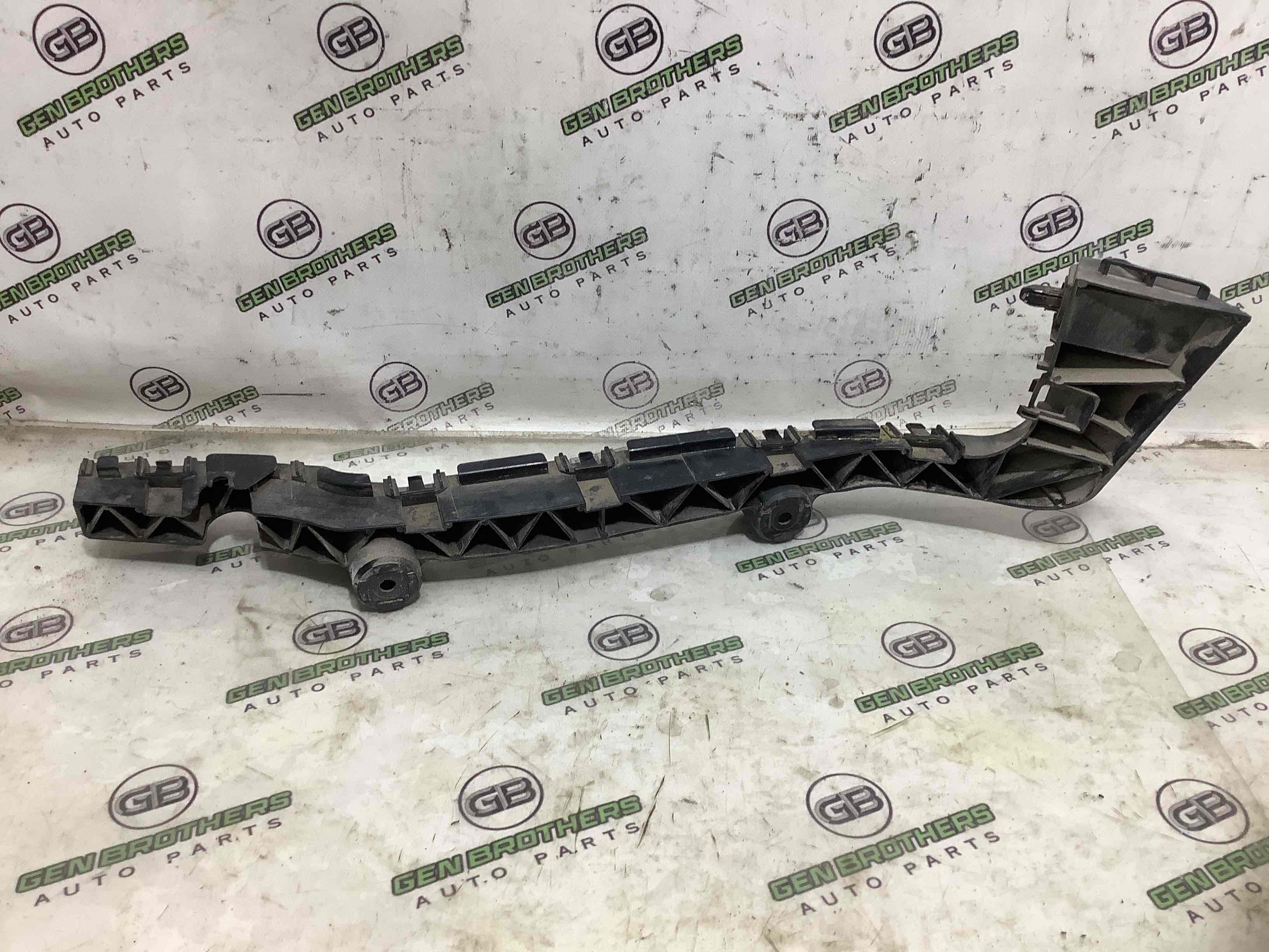 Крепление заднего бампера правое