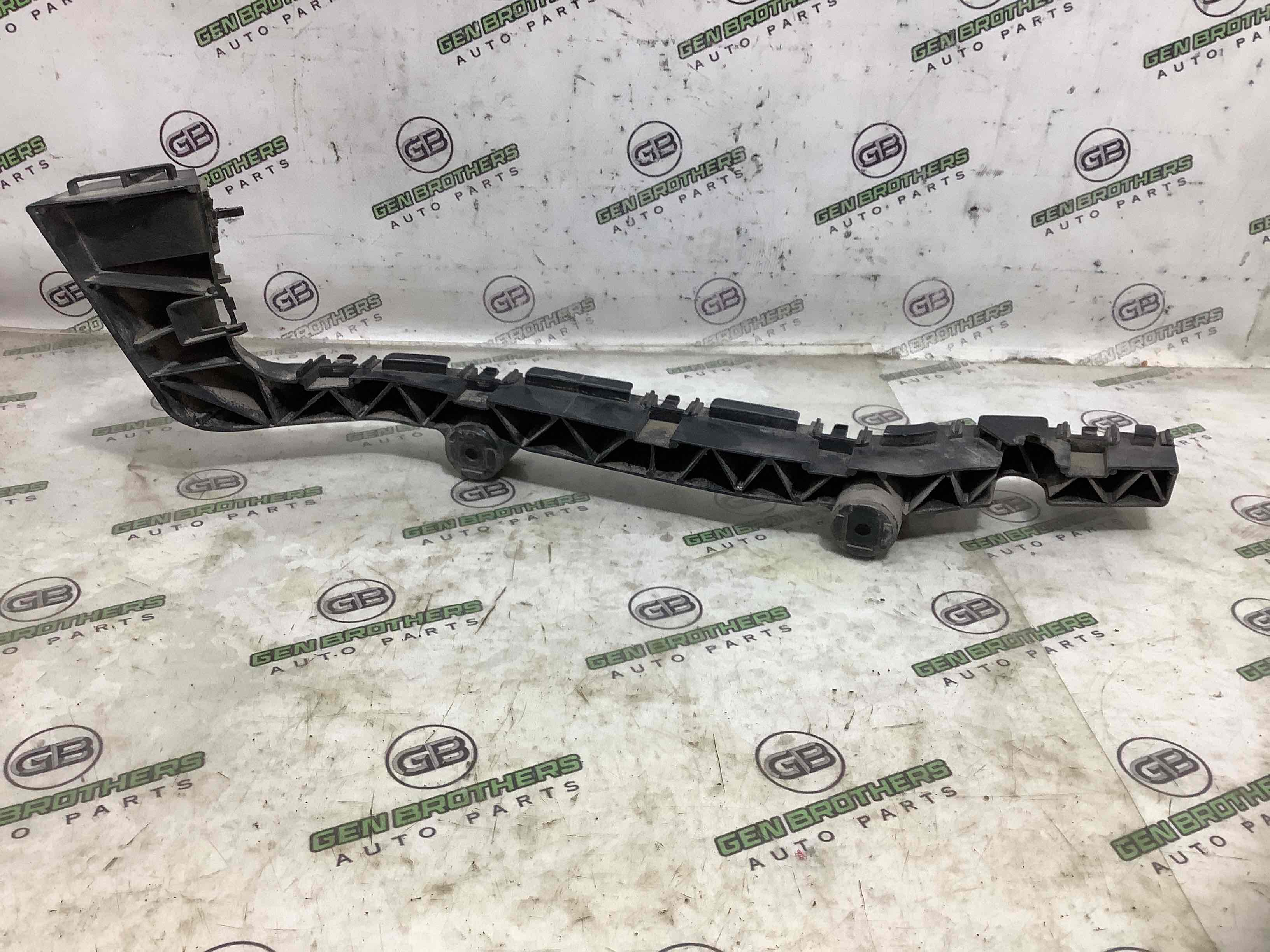 Крепление заднего бампера левое