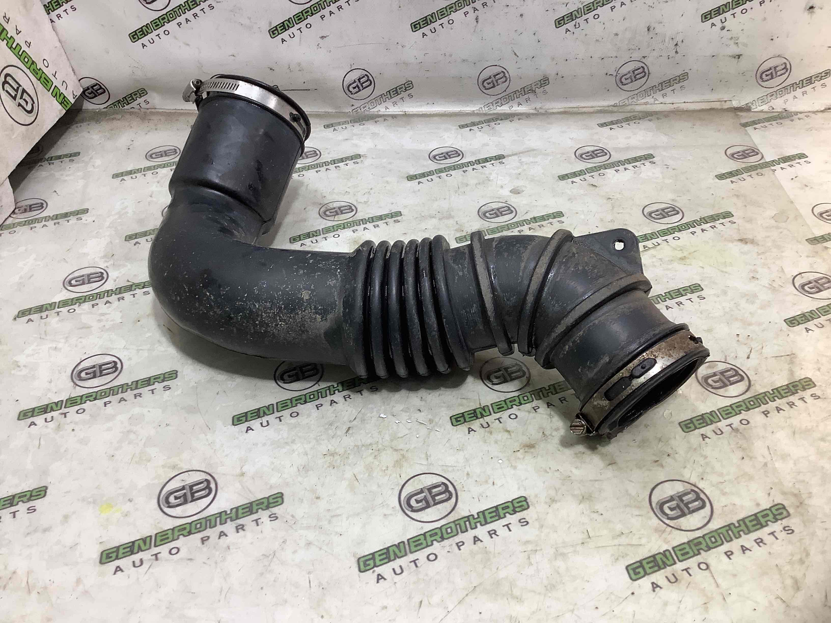 Патрубок воздушного фильтра