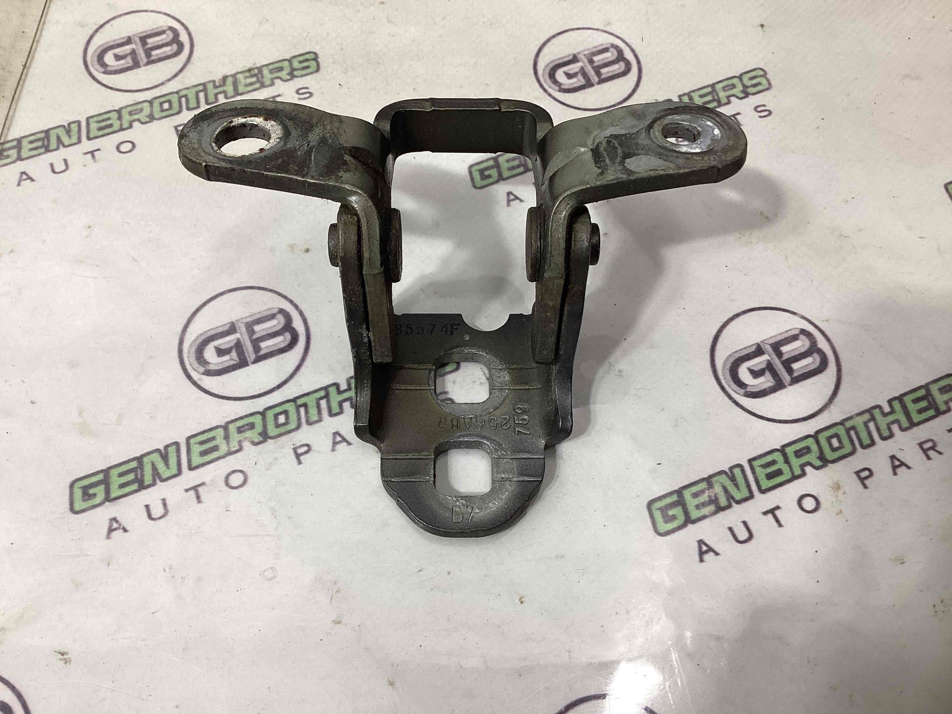 Петля двери, замок двери