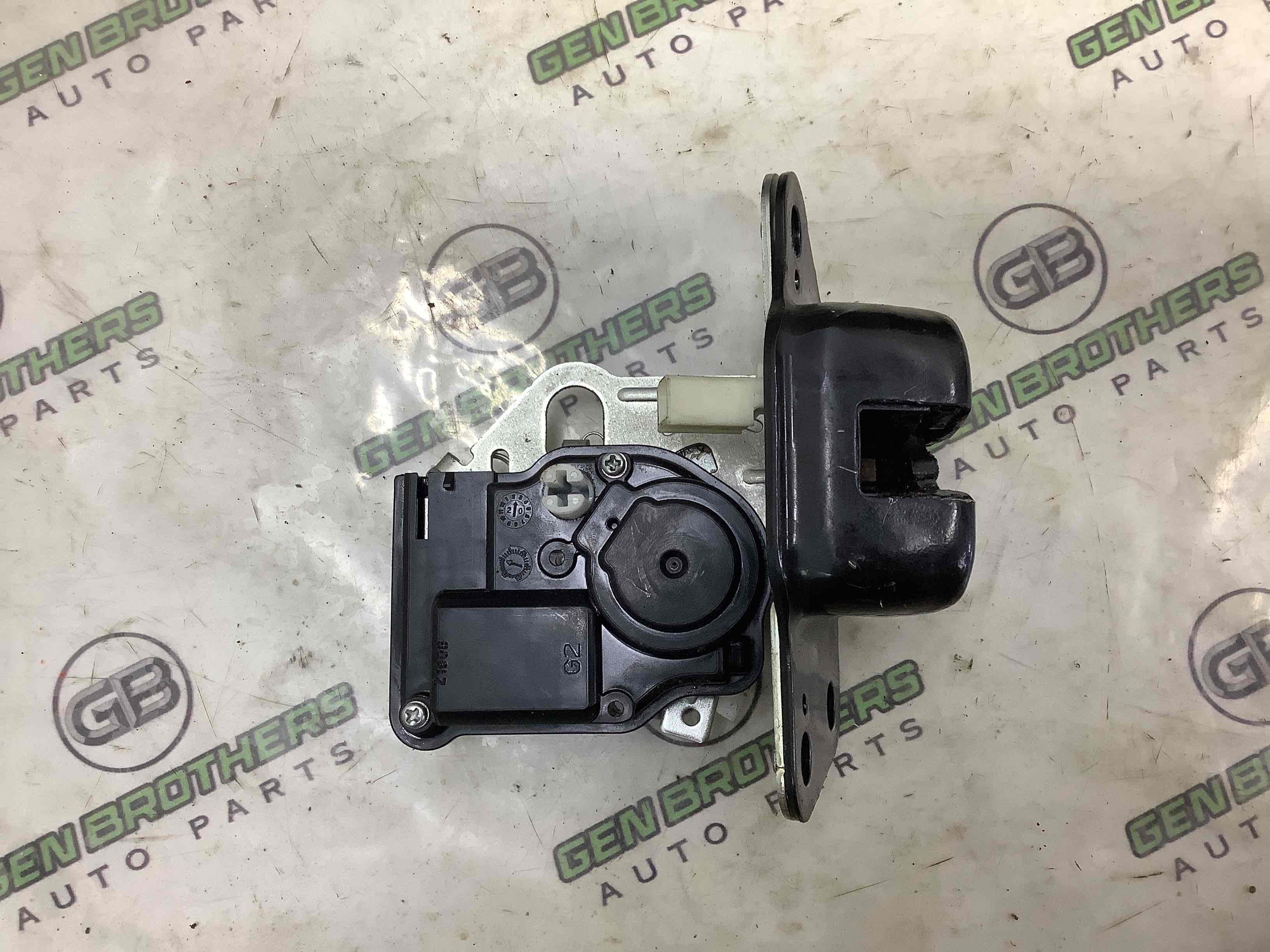 Замок багажника