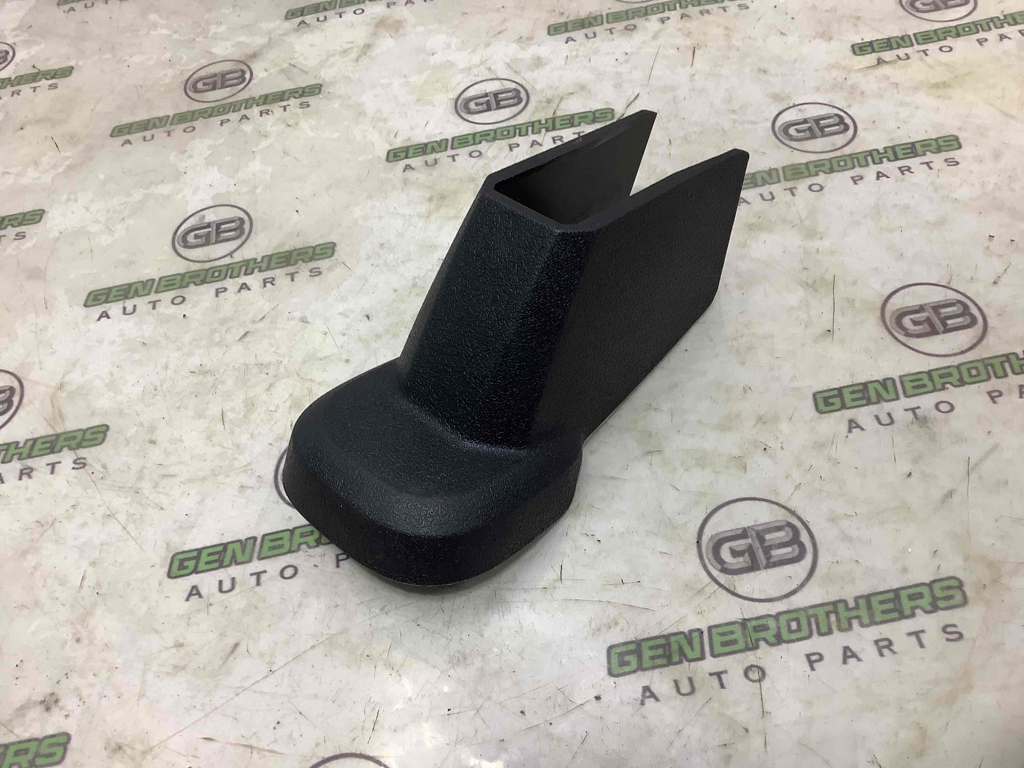 Пластиковые элементы салона