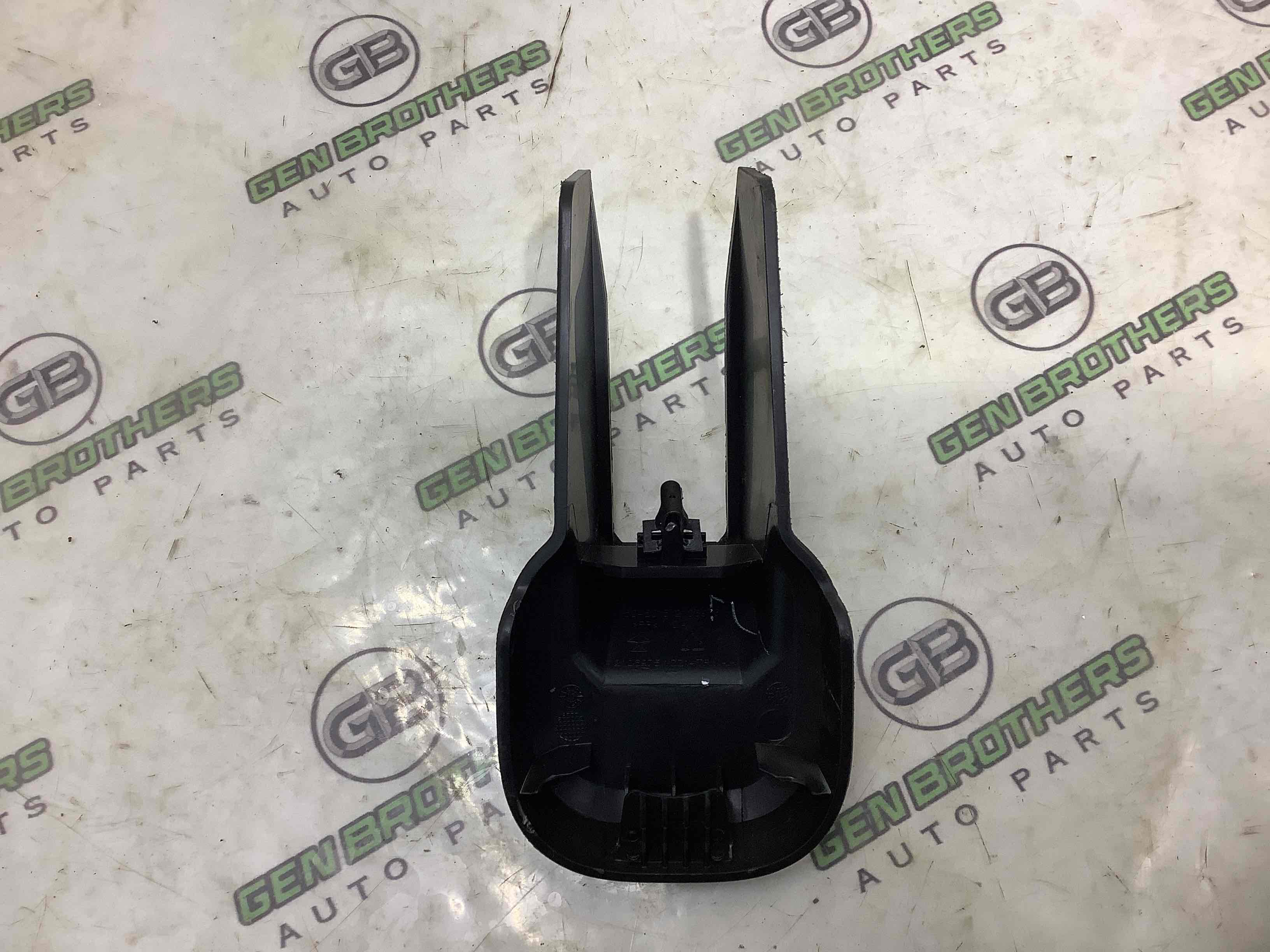 Пластиковые элементы салона