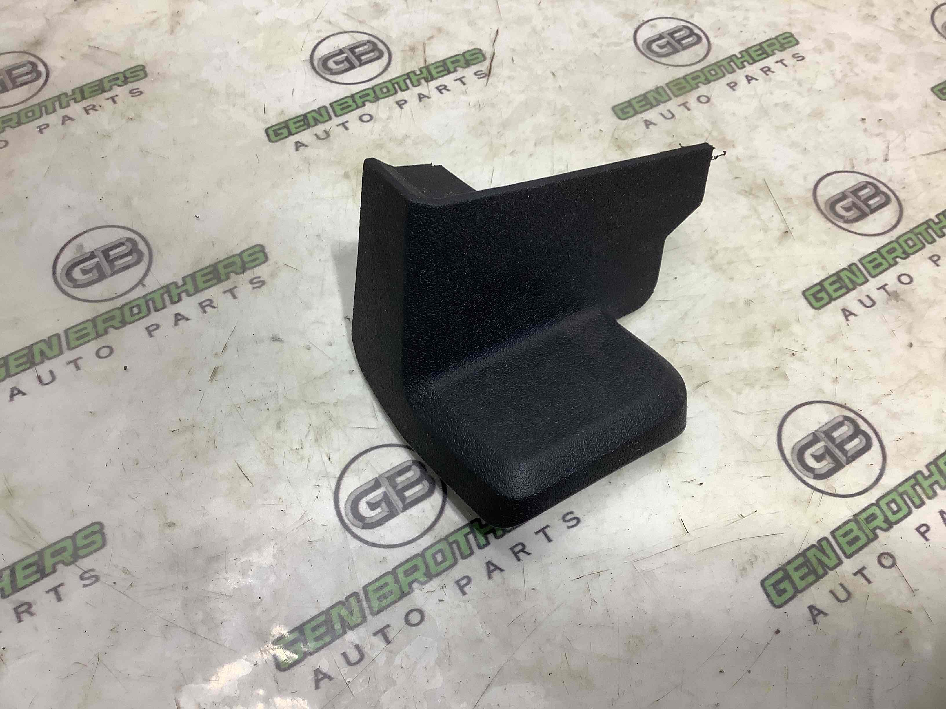 Пластиковые элементы салона