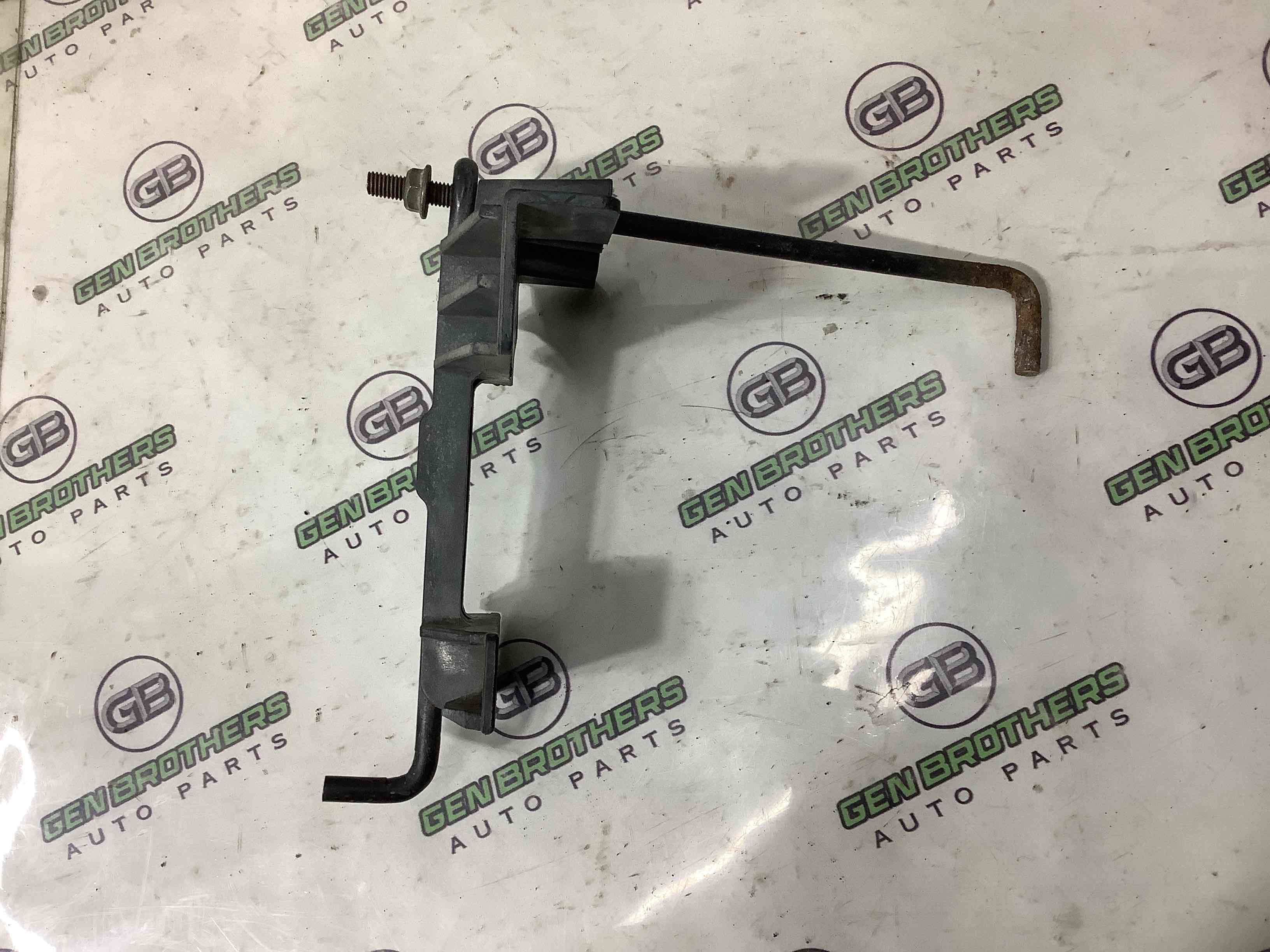 Полка аккумулятора, крышка, крепление площадка АКБ