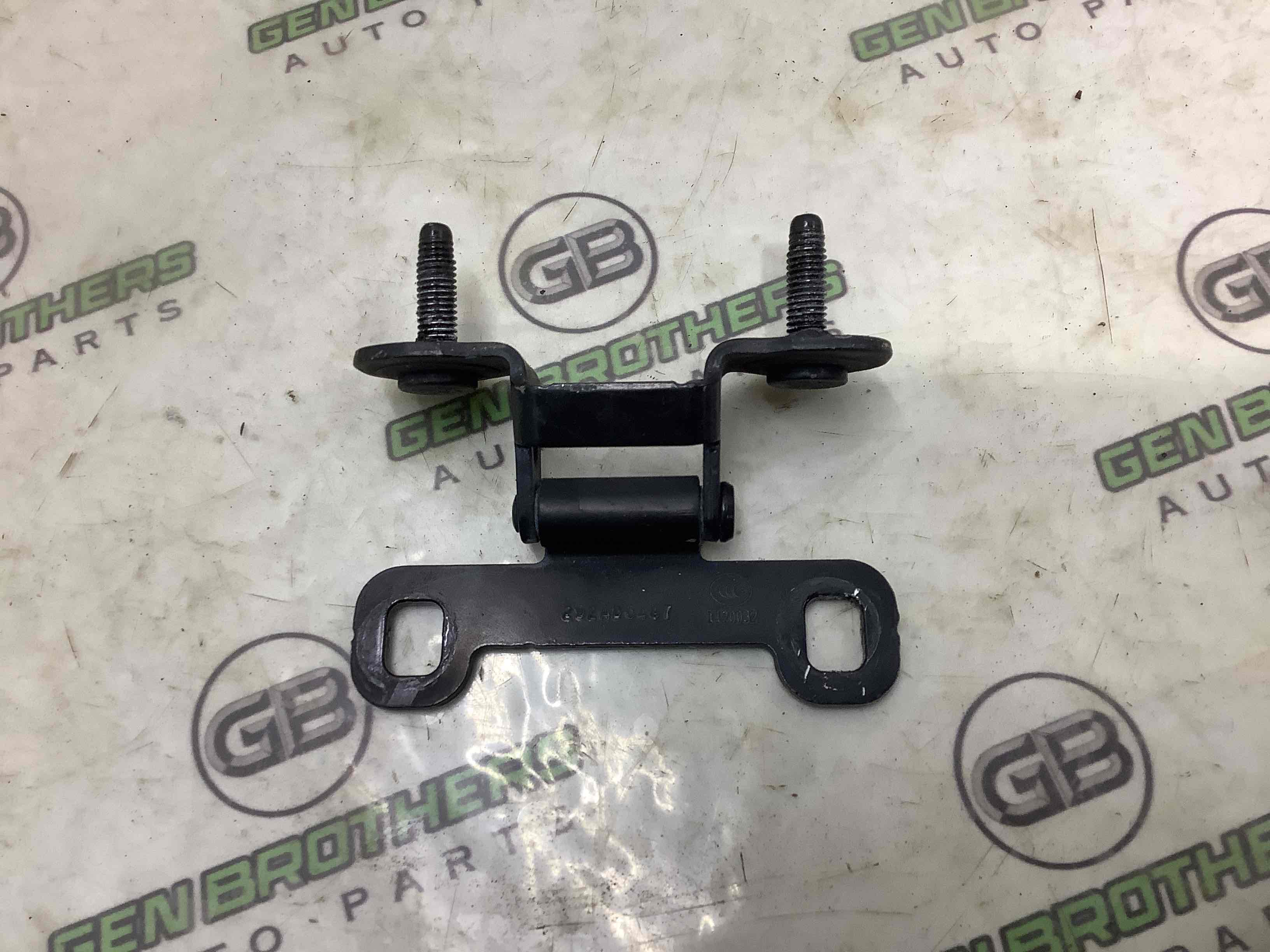 Петля крышки багажника, двери багажника