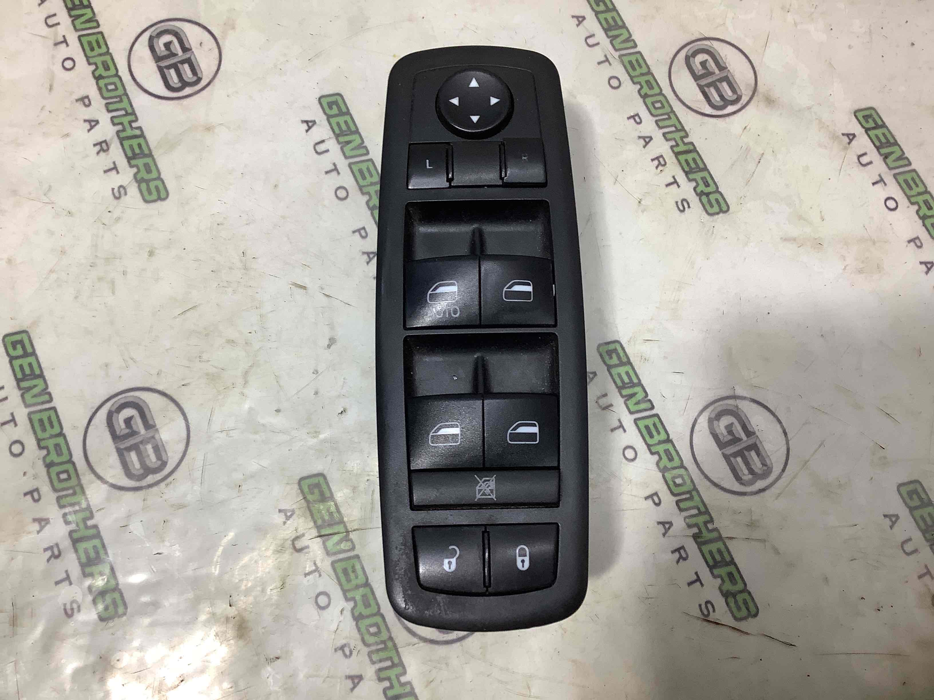 Кнопки управления стеклоподъемниками