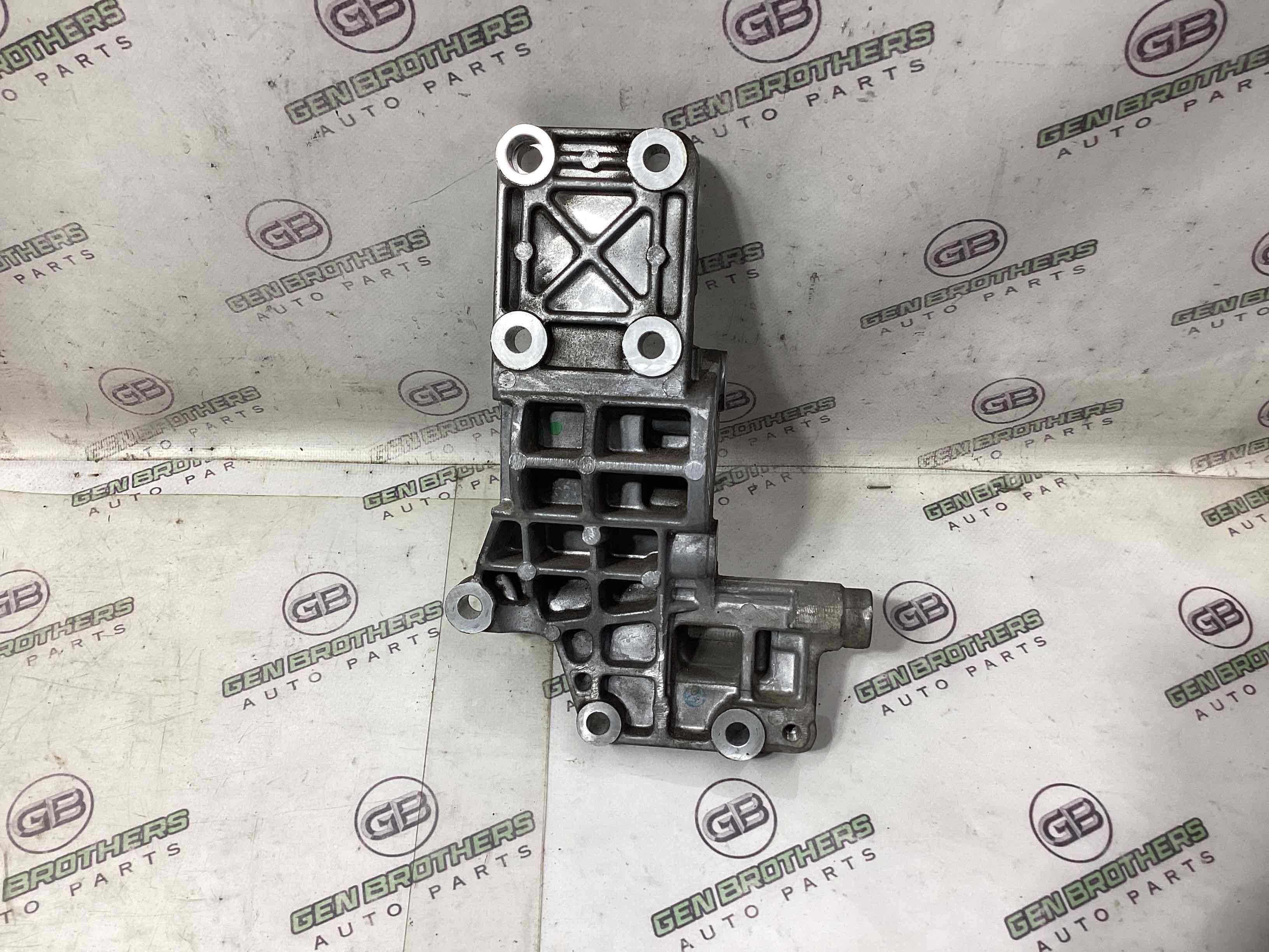 Генератор, кронштейн генератора