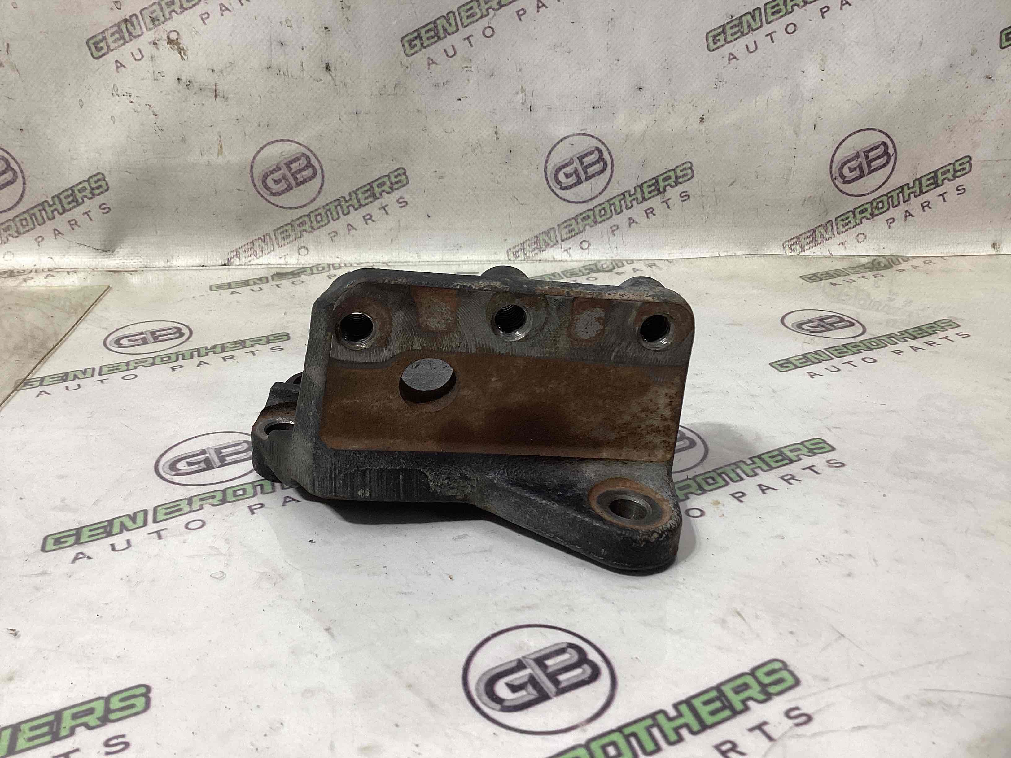 Кронштейн двигателя