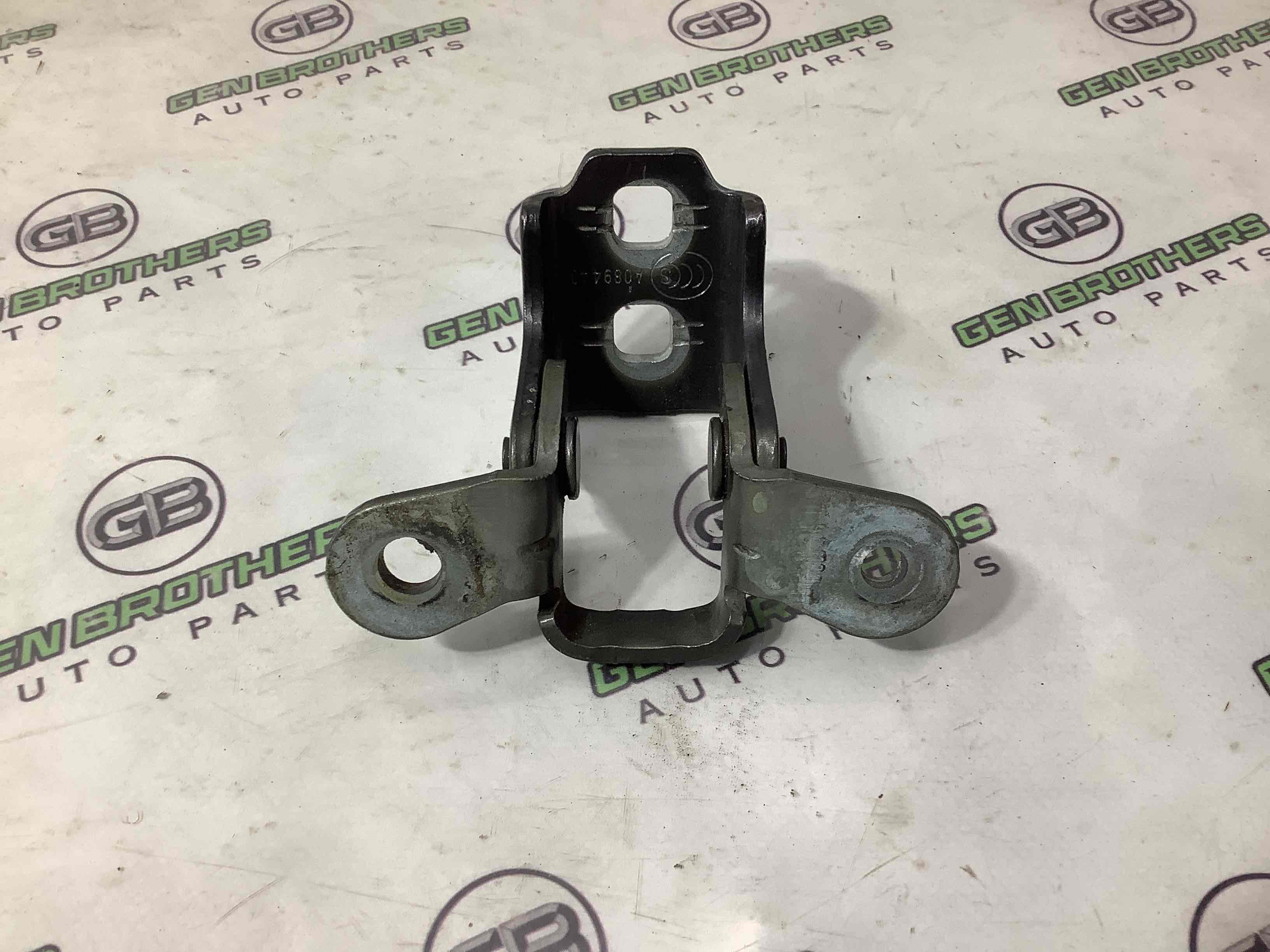 Петля двери, замок двери