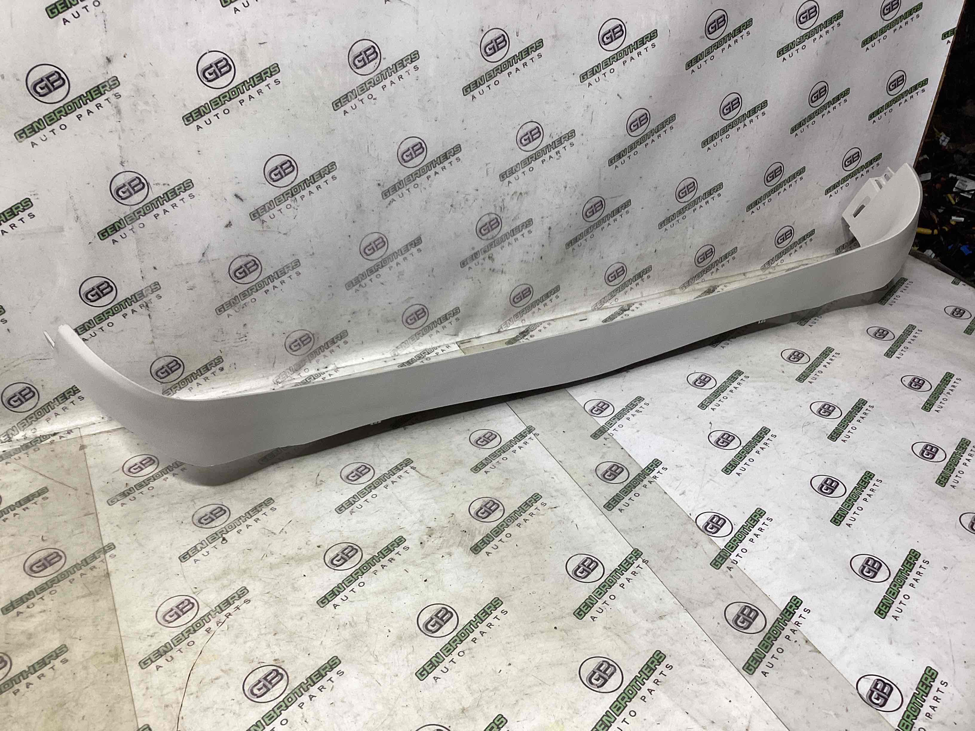 Обшивка крышки багажника