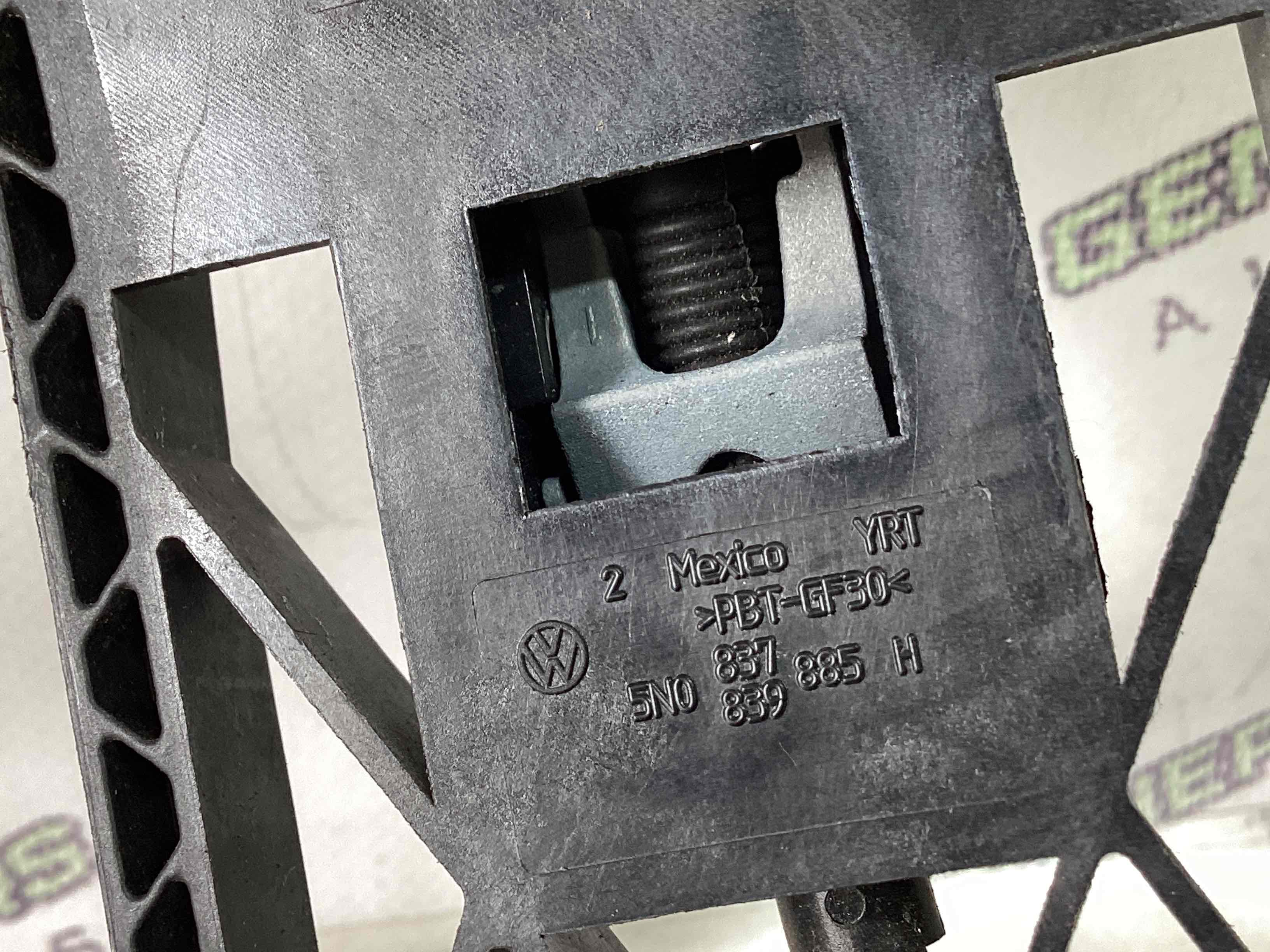 Кронштейн ручки дверей