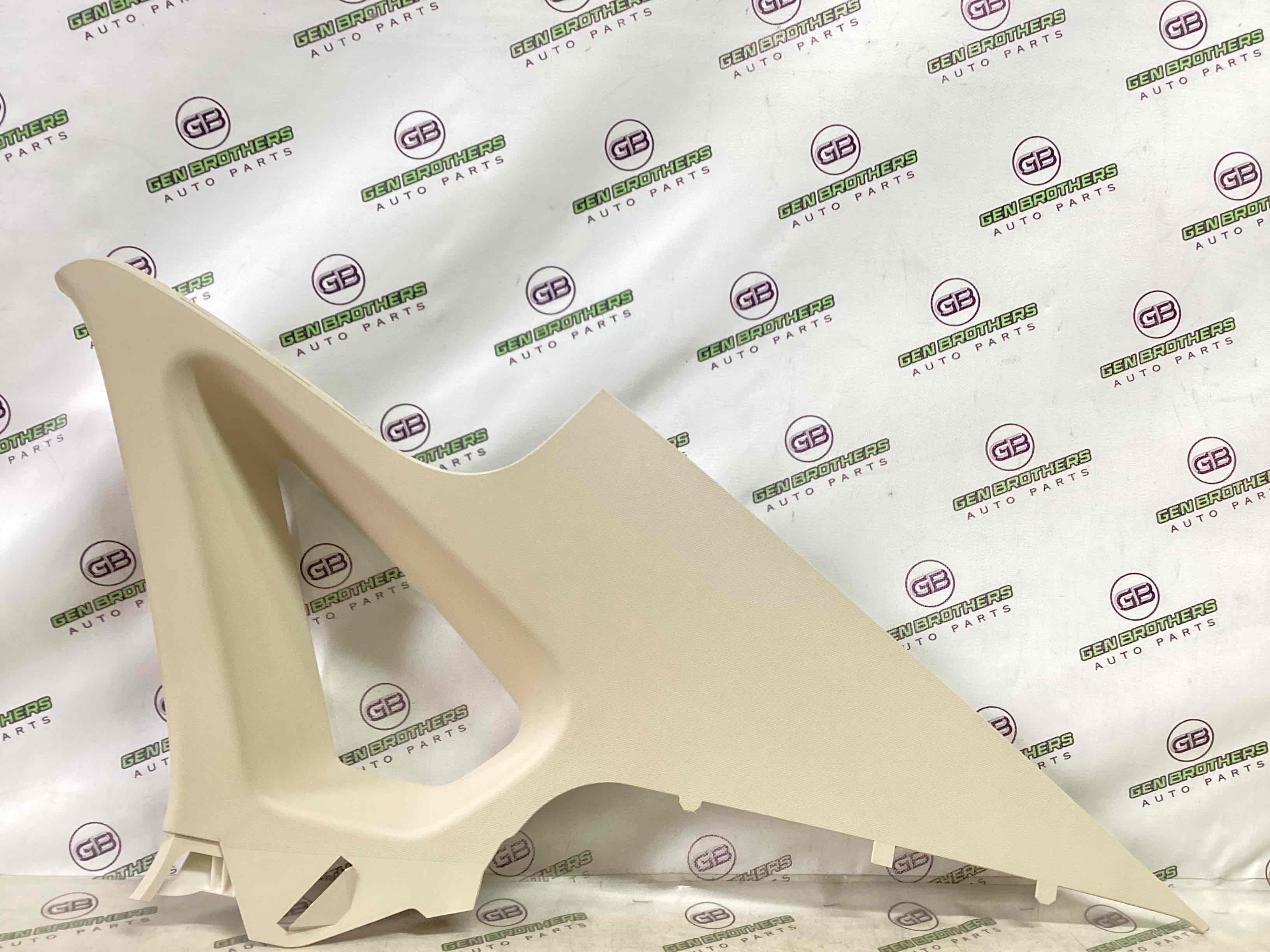 Обшивка задньої стійки права