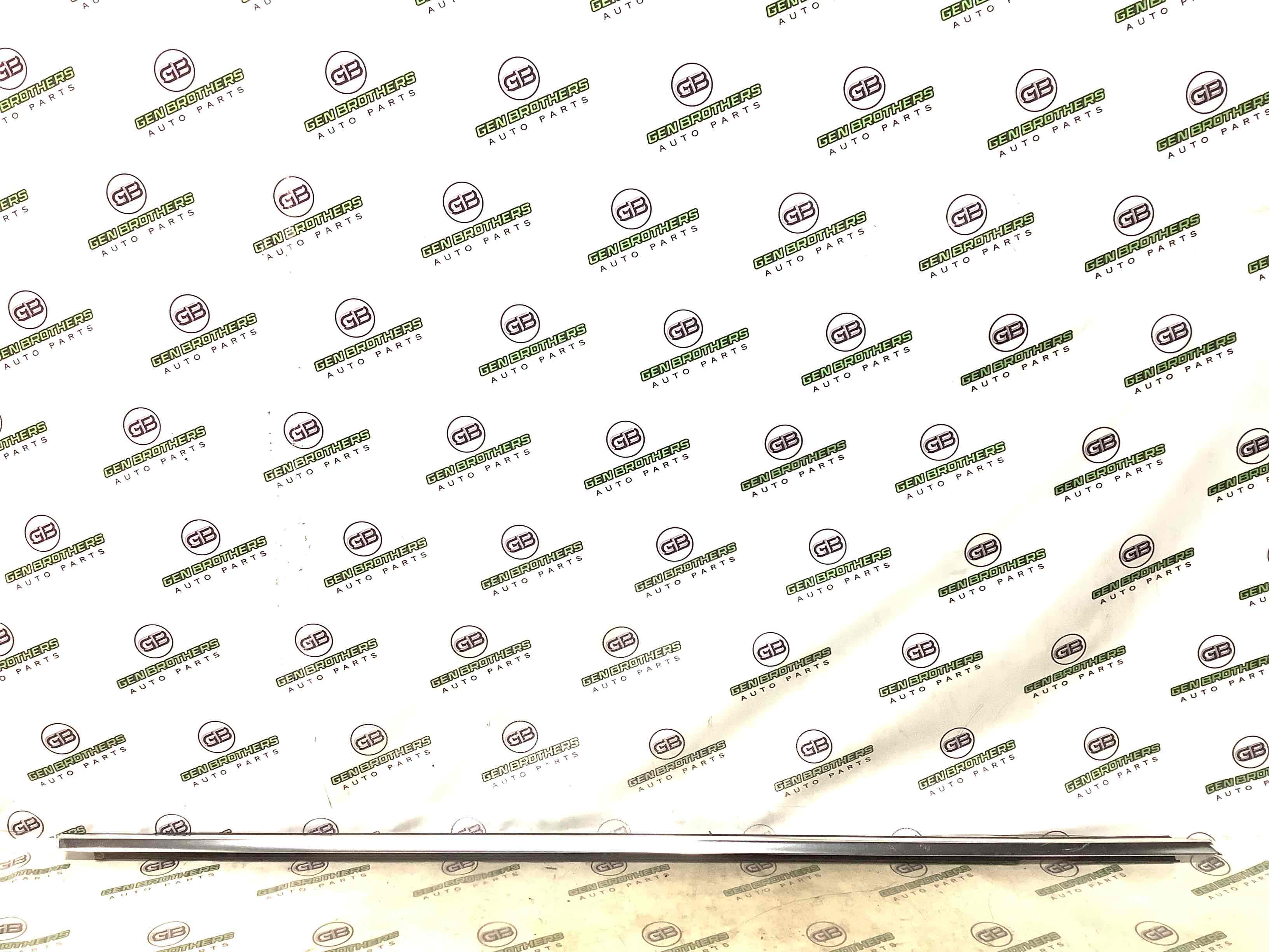 Молдинг двері передньої правої