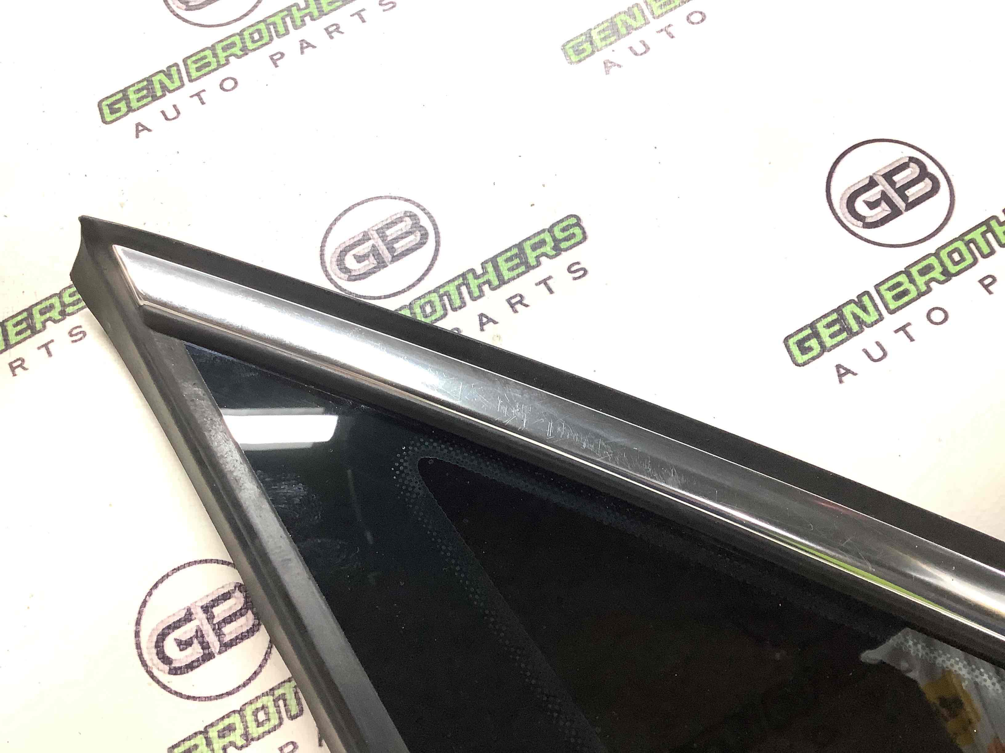 Скло кузовне бічне ліве