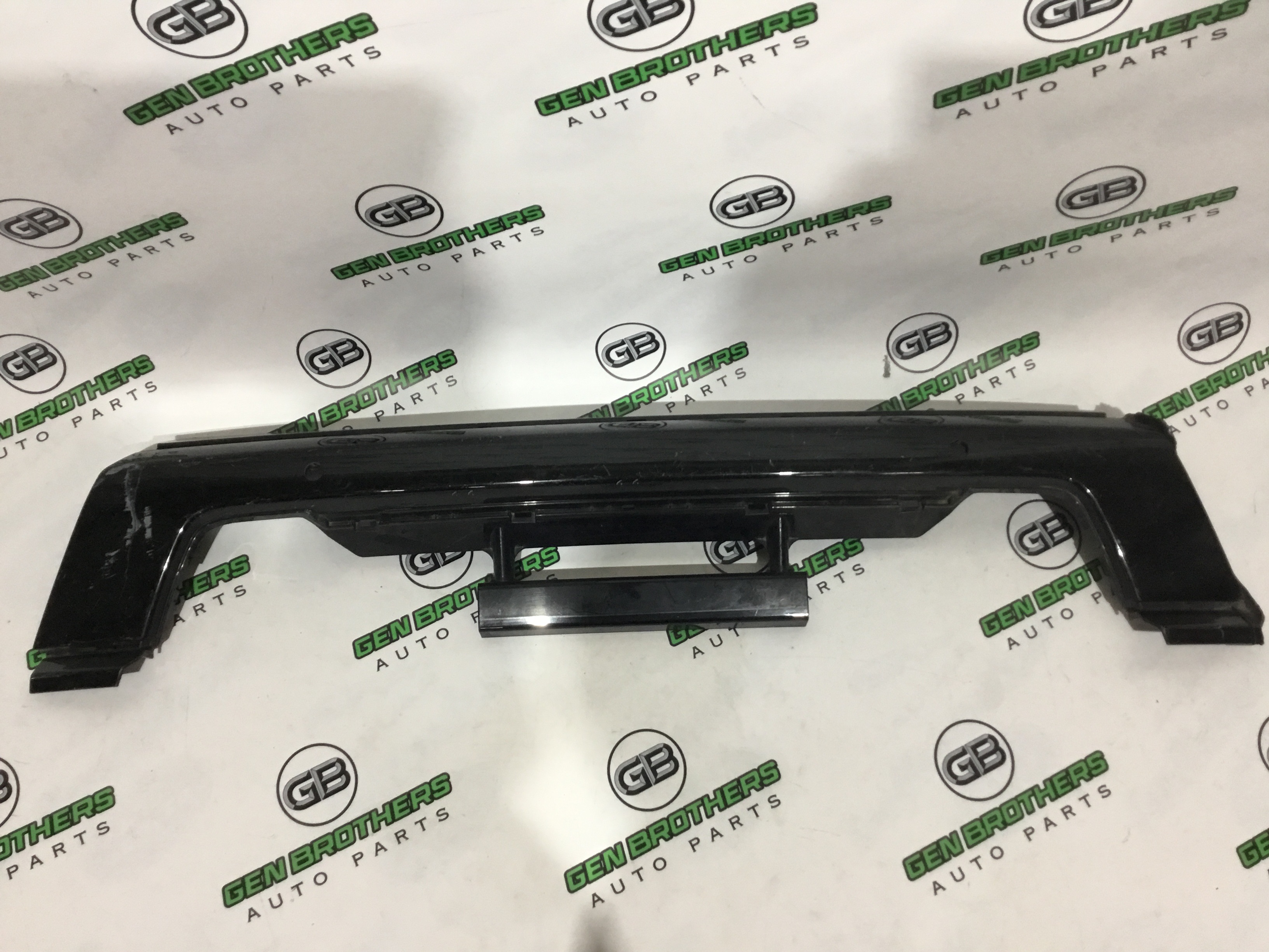 Бампер передній