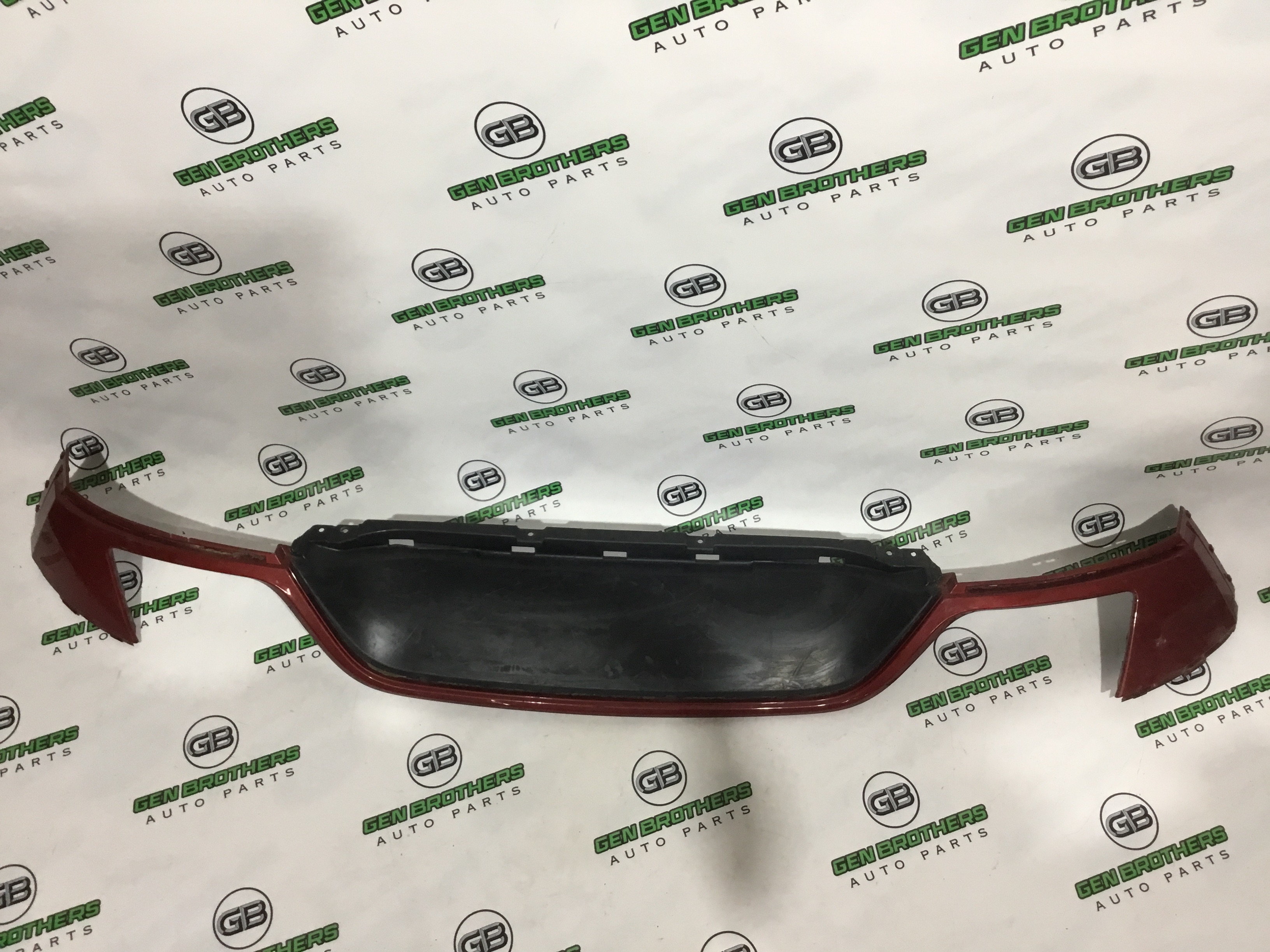 Бампер задній