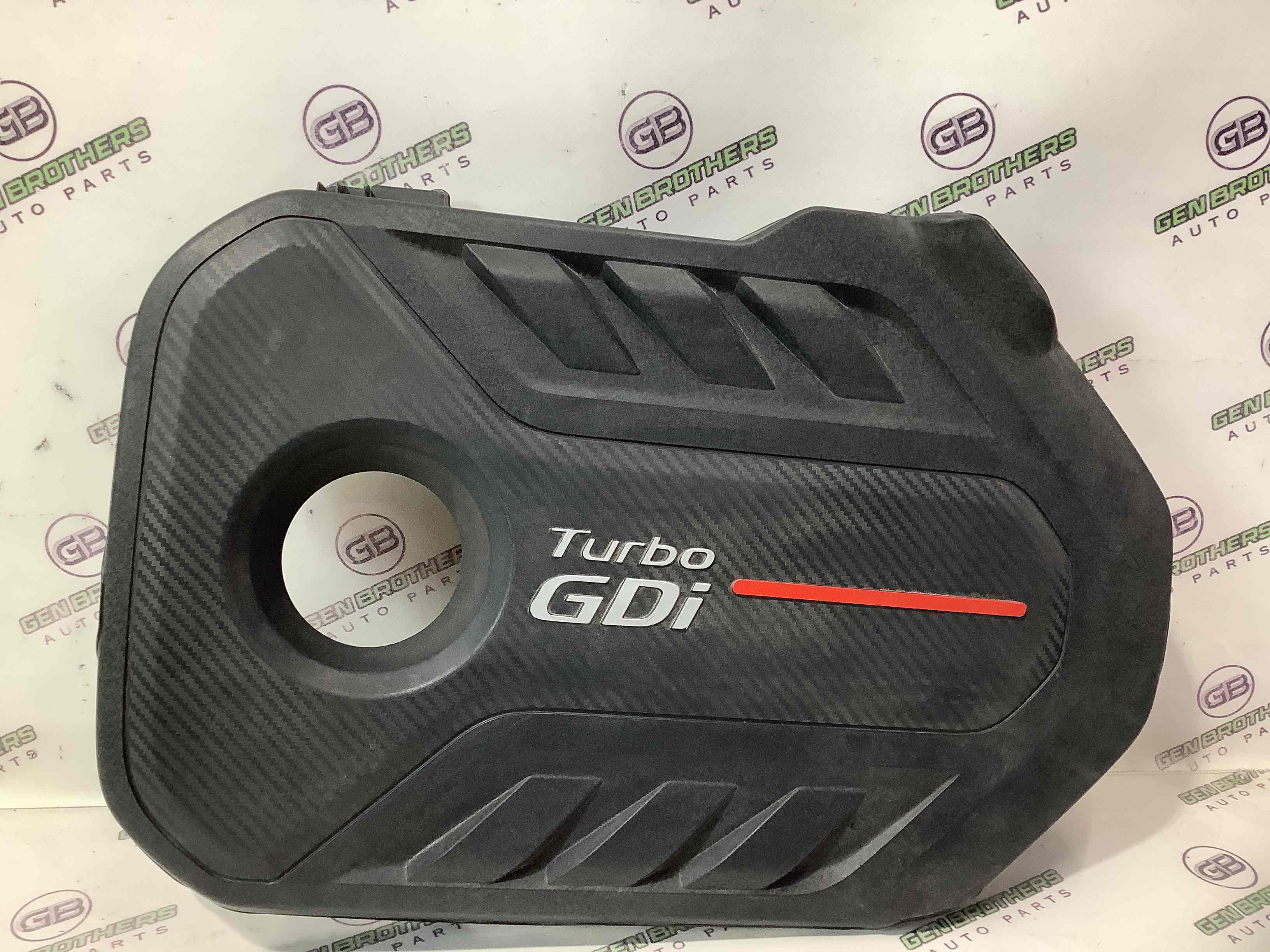 Кришка двигуна декоративна