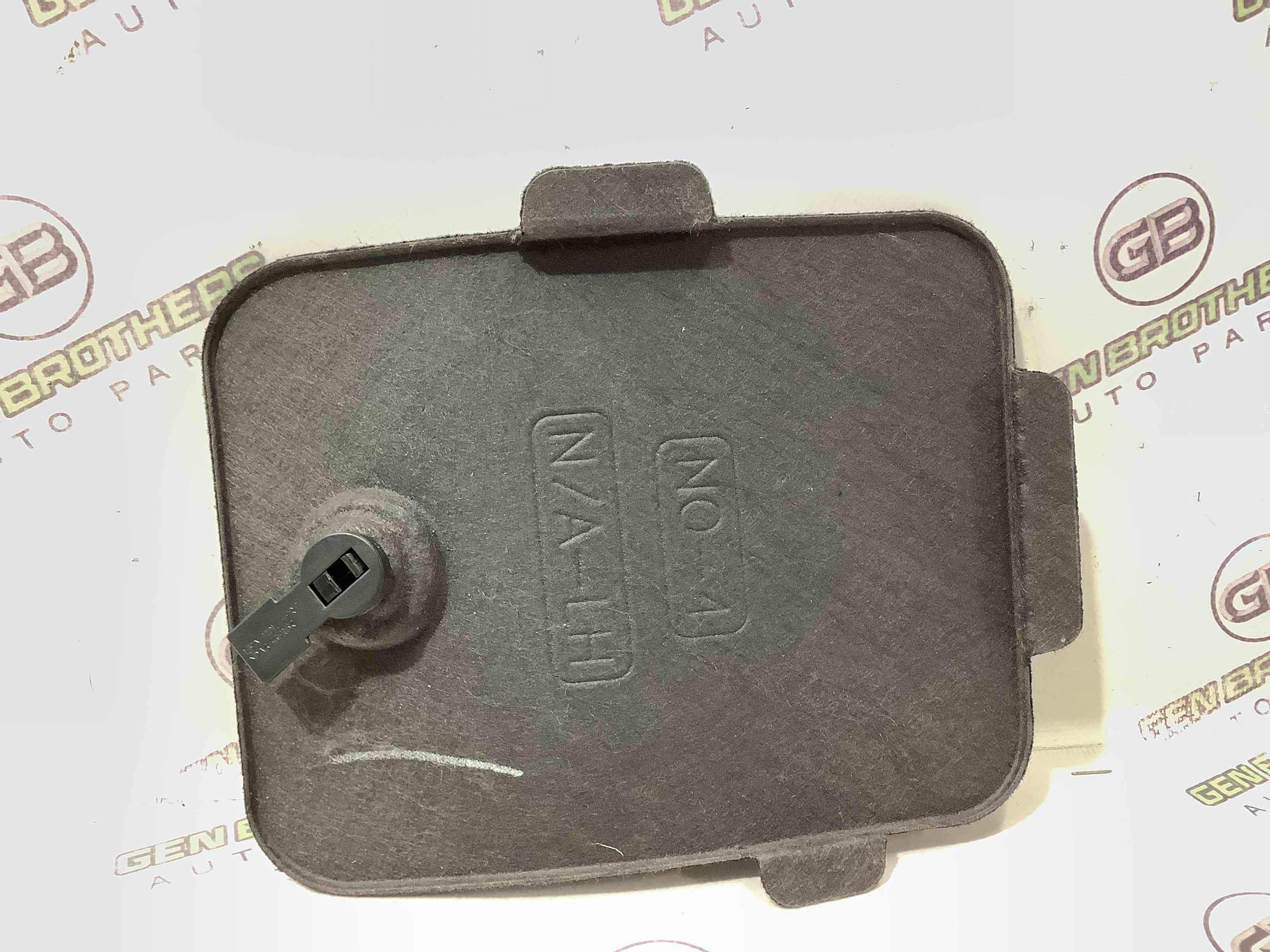 Елементи оздоблення багажника