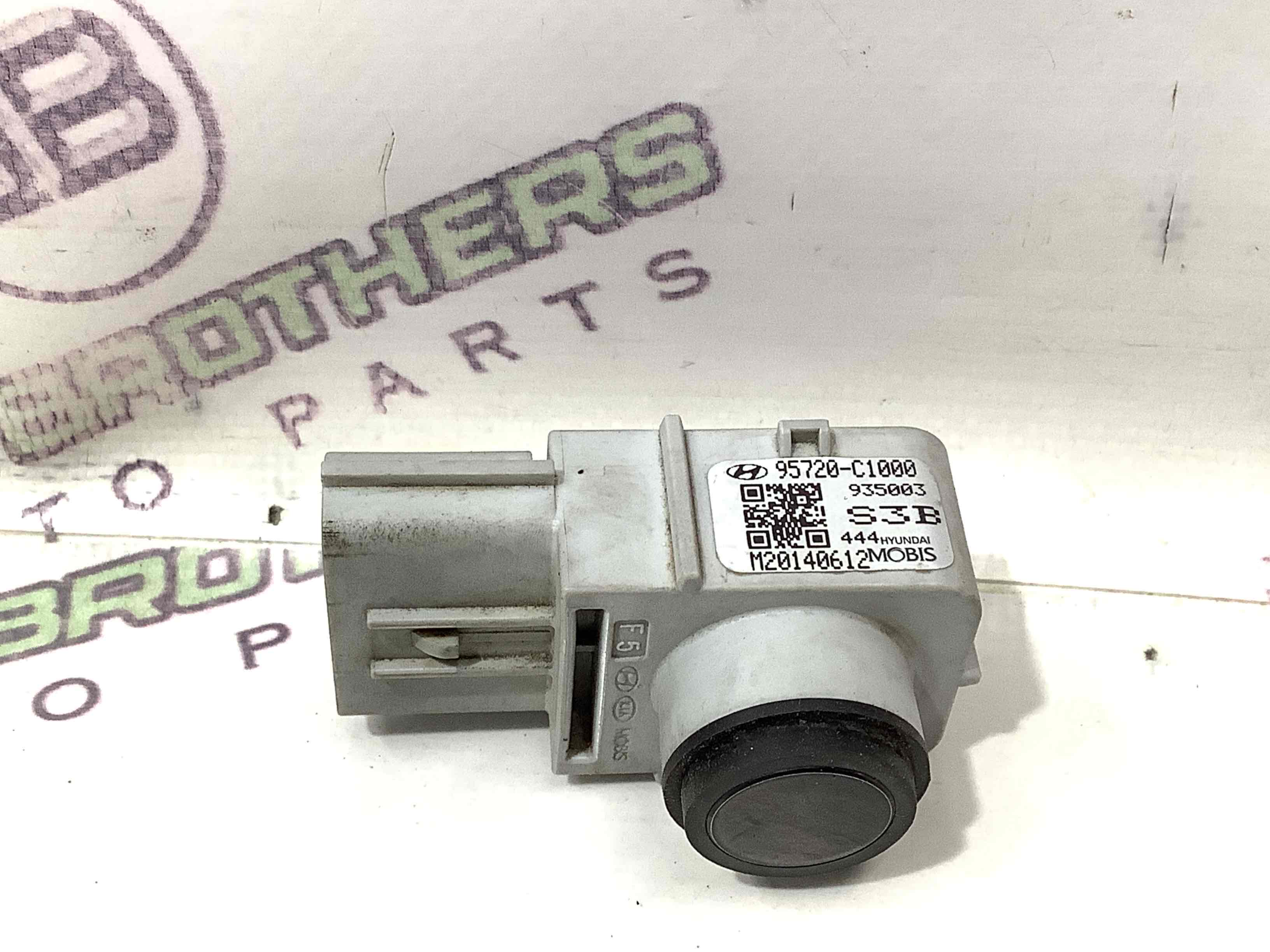 Парктронік, кріплення, корпус