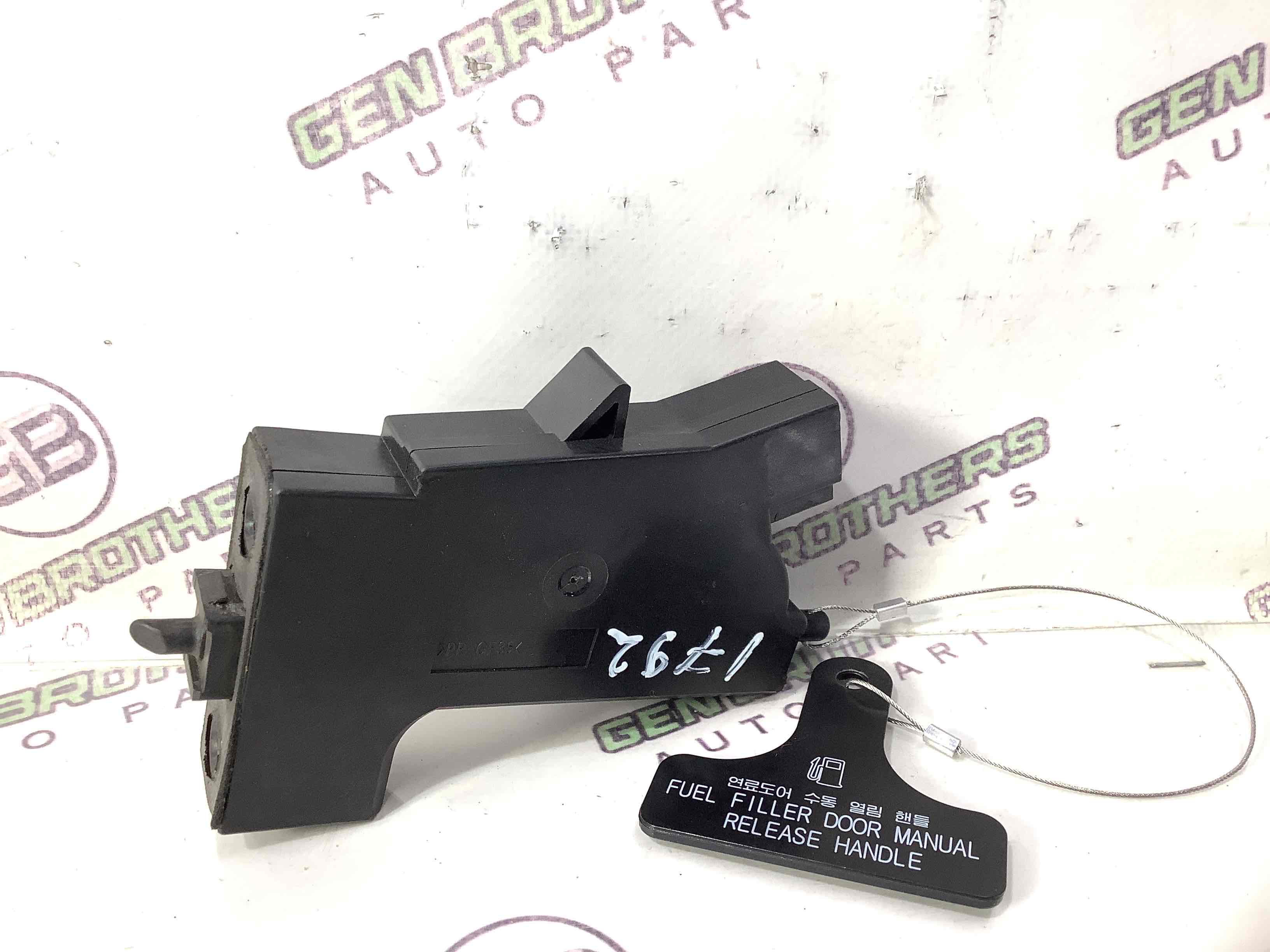 Замок лючка бензобака