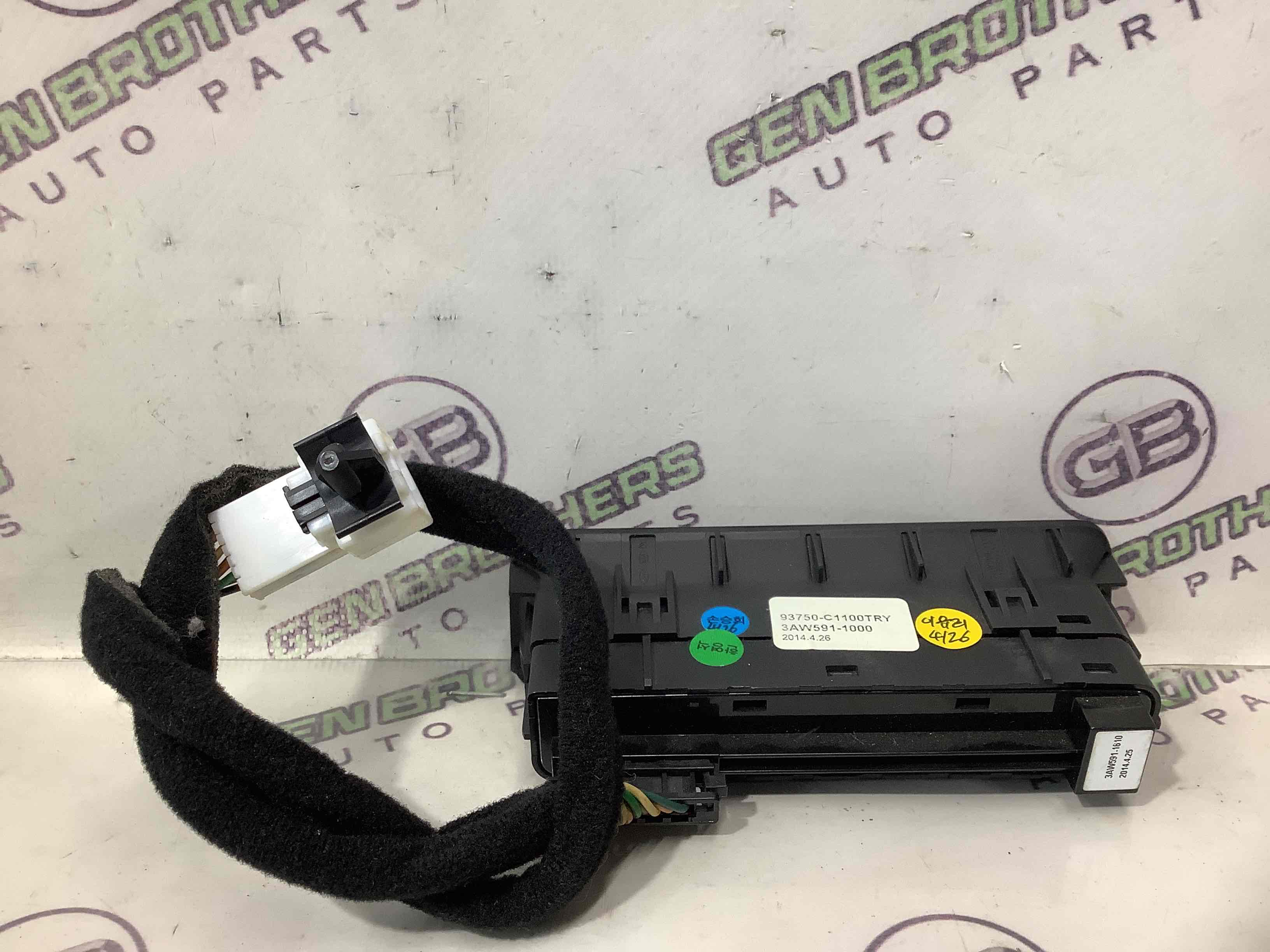 Кнопка відкриття багажника