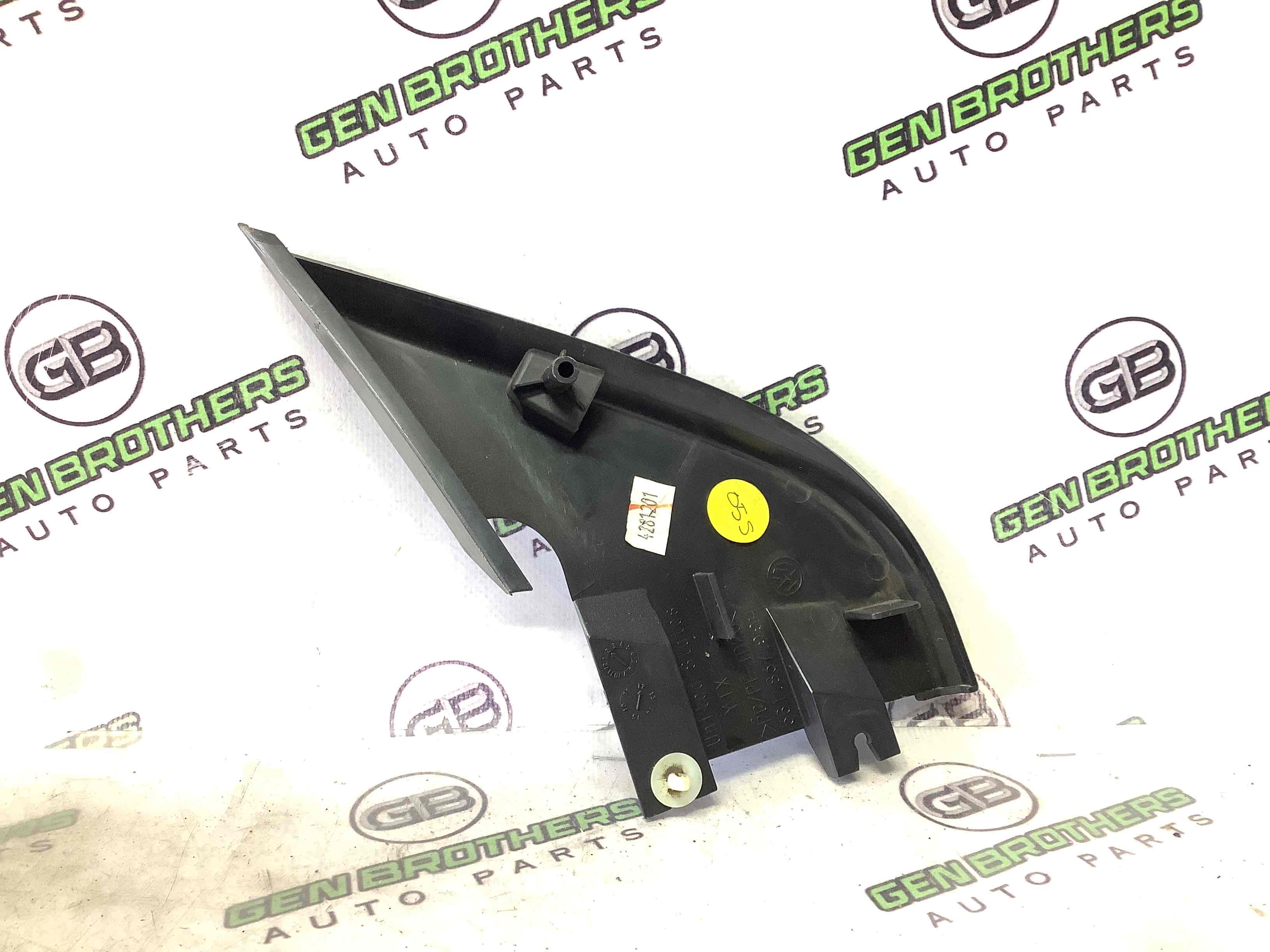 Корпус, накладка, кріплення правого дзеркала