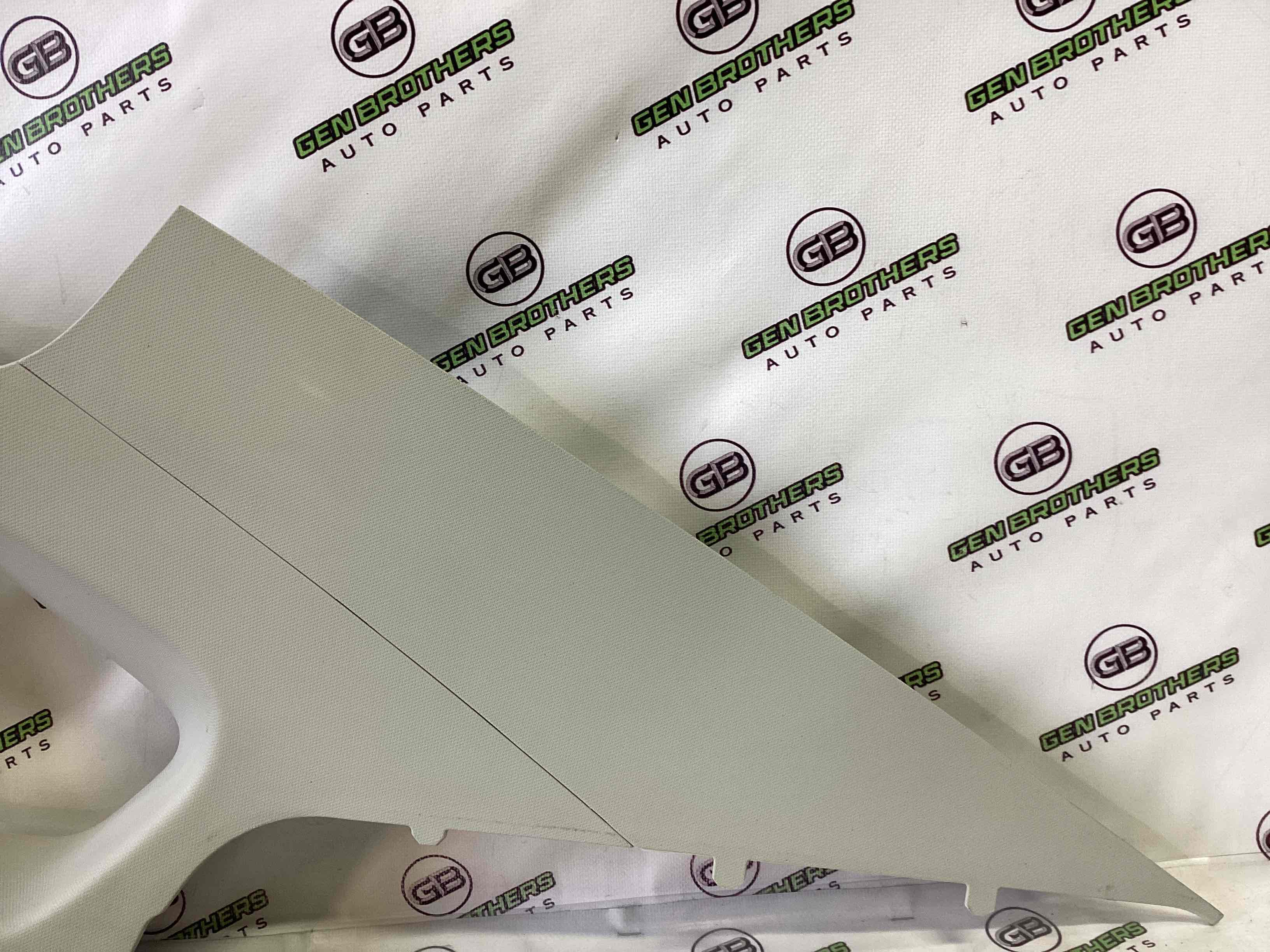 Обшивка задньої стійки права