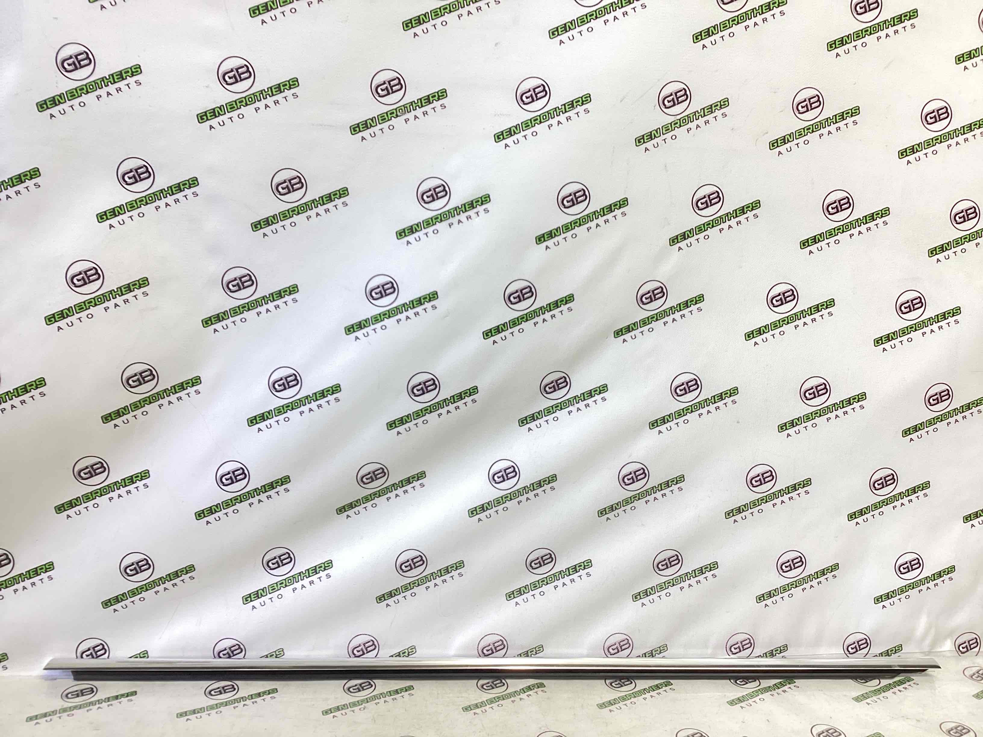 Молдинг двері передньої правої