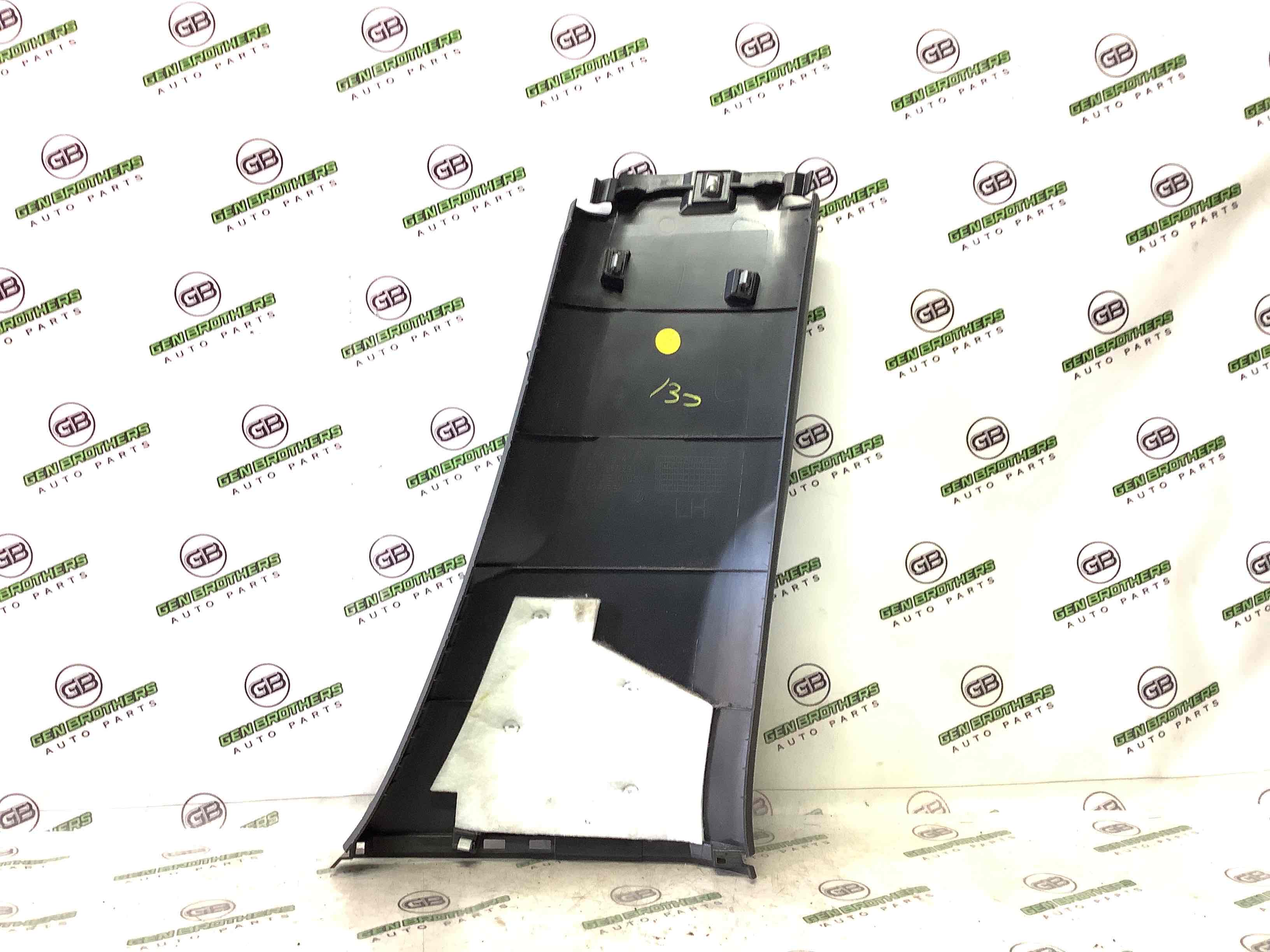 Обшивка центральної стійки ліва