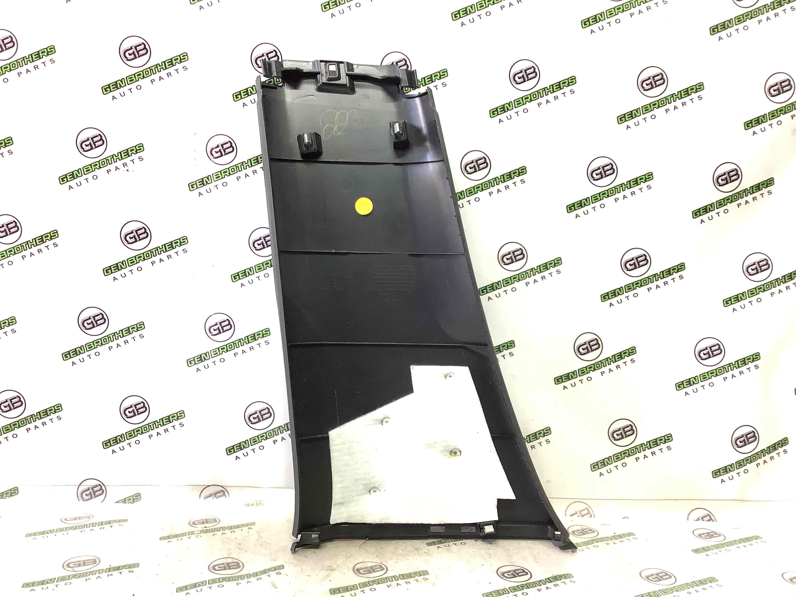 Обшивка центральної стійки права