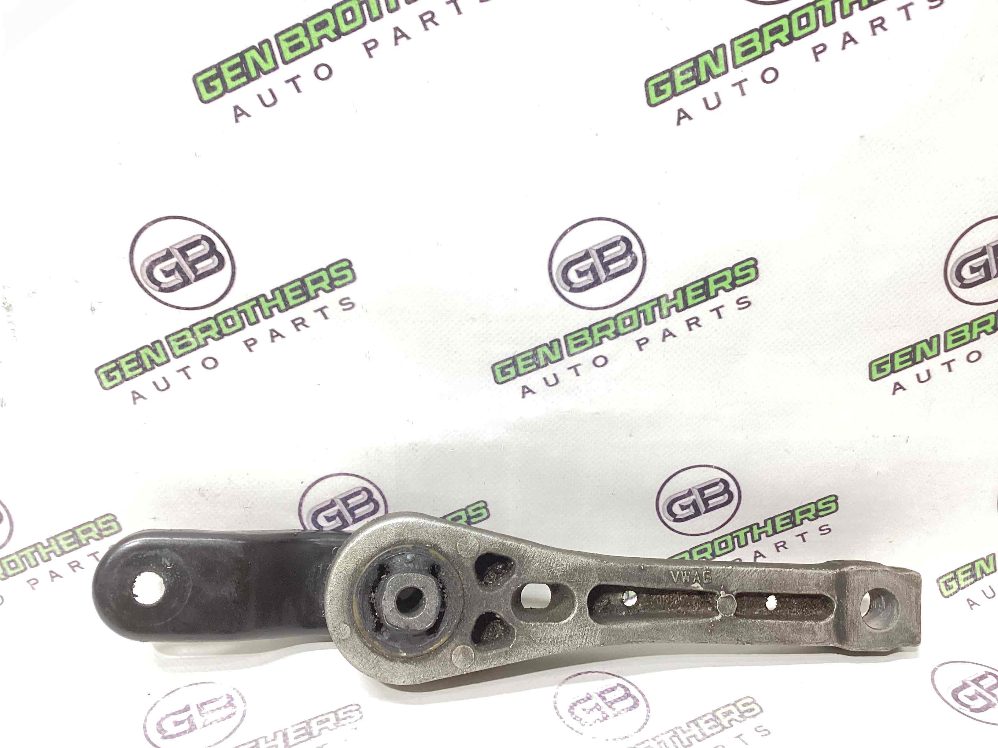 Подушка кріплення двигуна